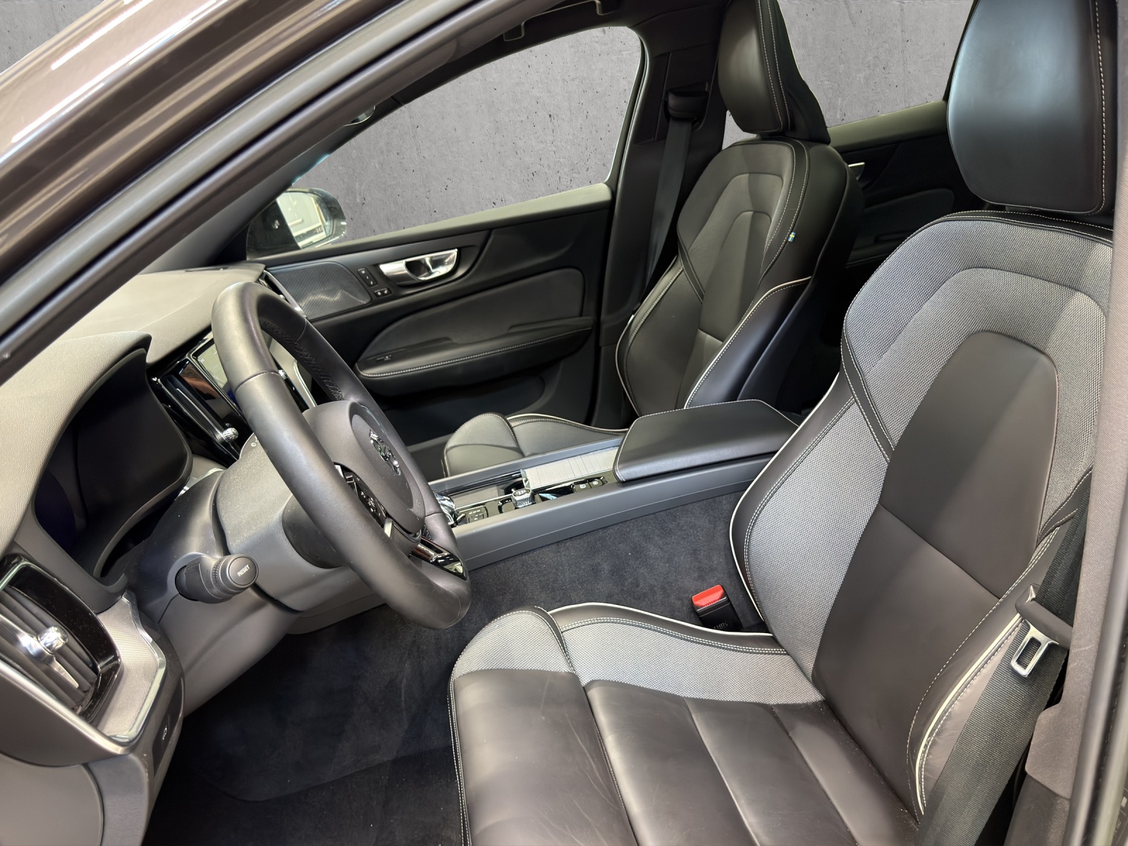 Image VOLVO V60 V60 B5 AWD Benzin Mild Hybrid Plus Dark Geartronic