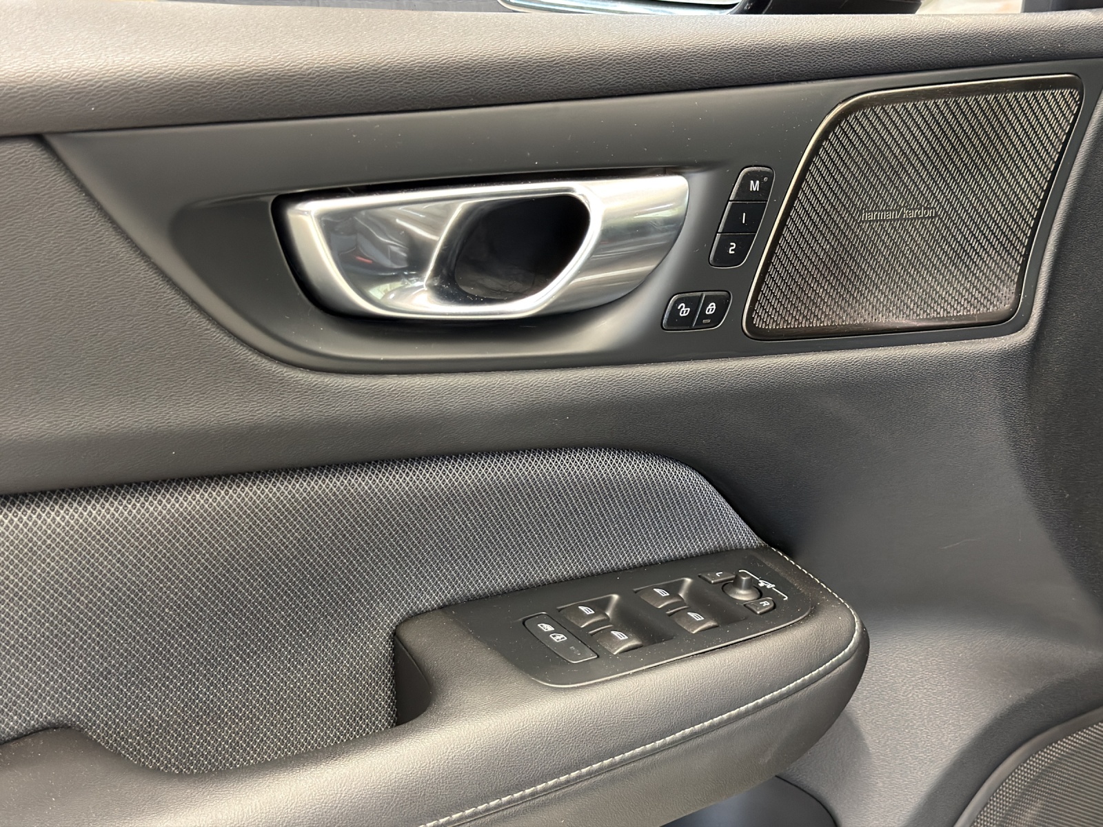 Image VOLVO V60 V60 B5 AWD Benzin Mild Hybrid Plus Dark Geartronic