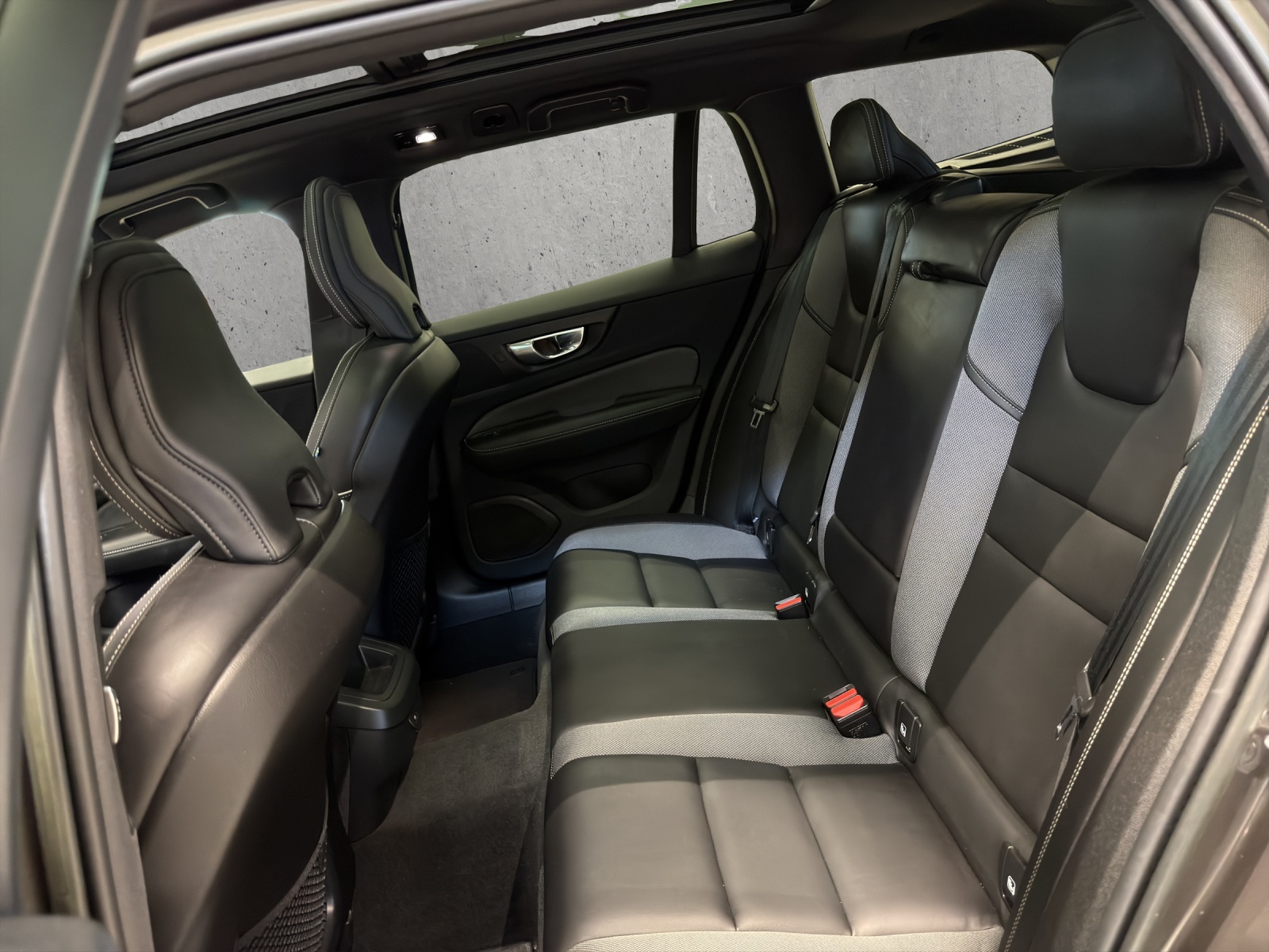 Image VOLVO V60 V60 B5 AWD Benzin Mild Hybrid Plus Dark Geartronic