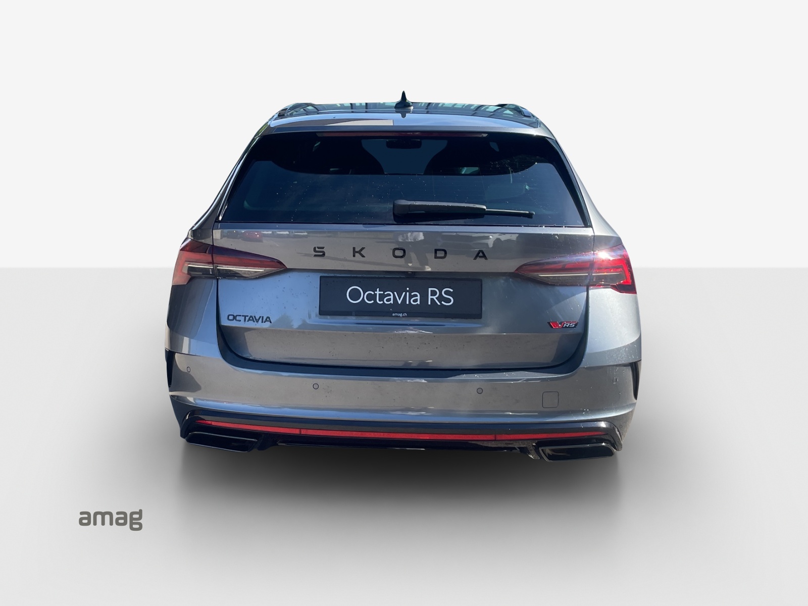 SKODA Octavia Combi 2.0 TSI DSG RS 30 Years Edition-image-3