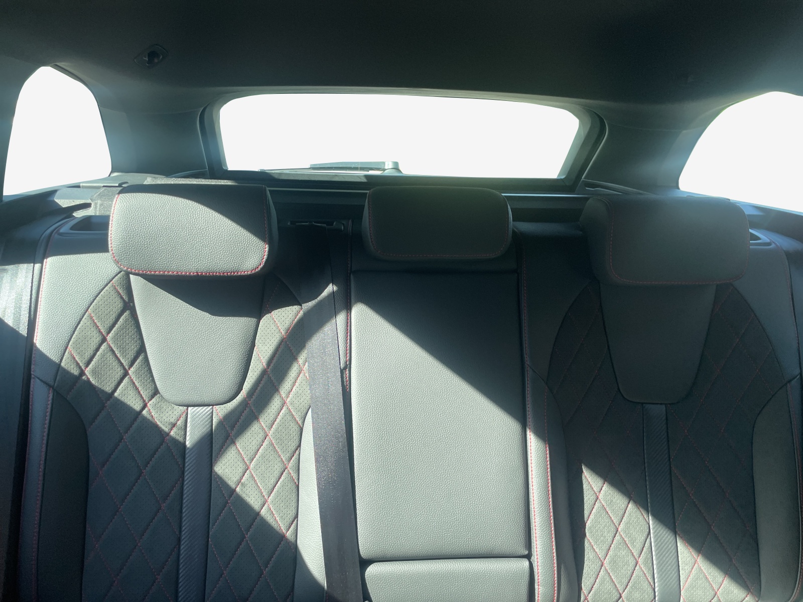 SKODA Octavia Combi 2.0 TSI DSG RS 30 Years Edition-image-11