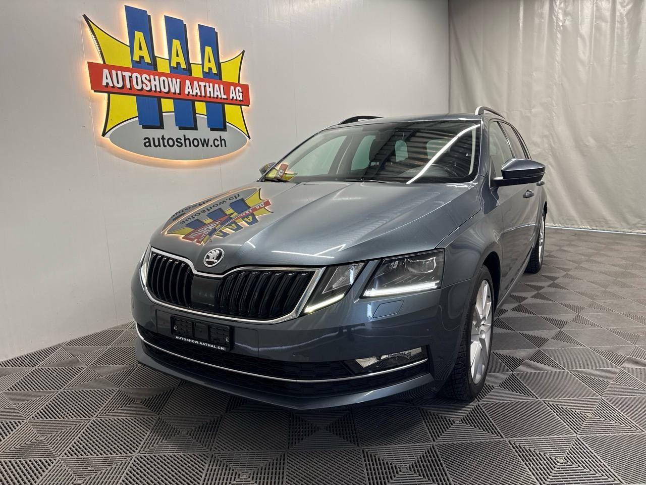 SKODA Octavia Combi 1.8 TSI Ambition 4x4 DSG-image-11