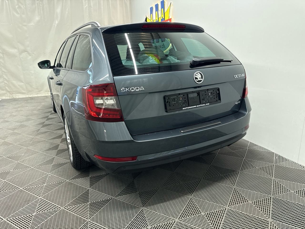 SKODA Octavia Combi 1.8 TSI Ambition 4x4 DSG-image-10
