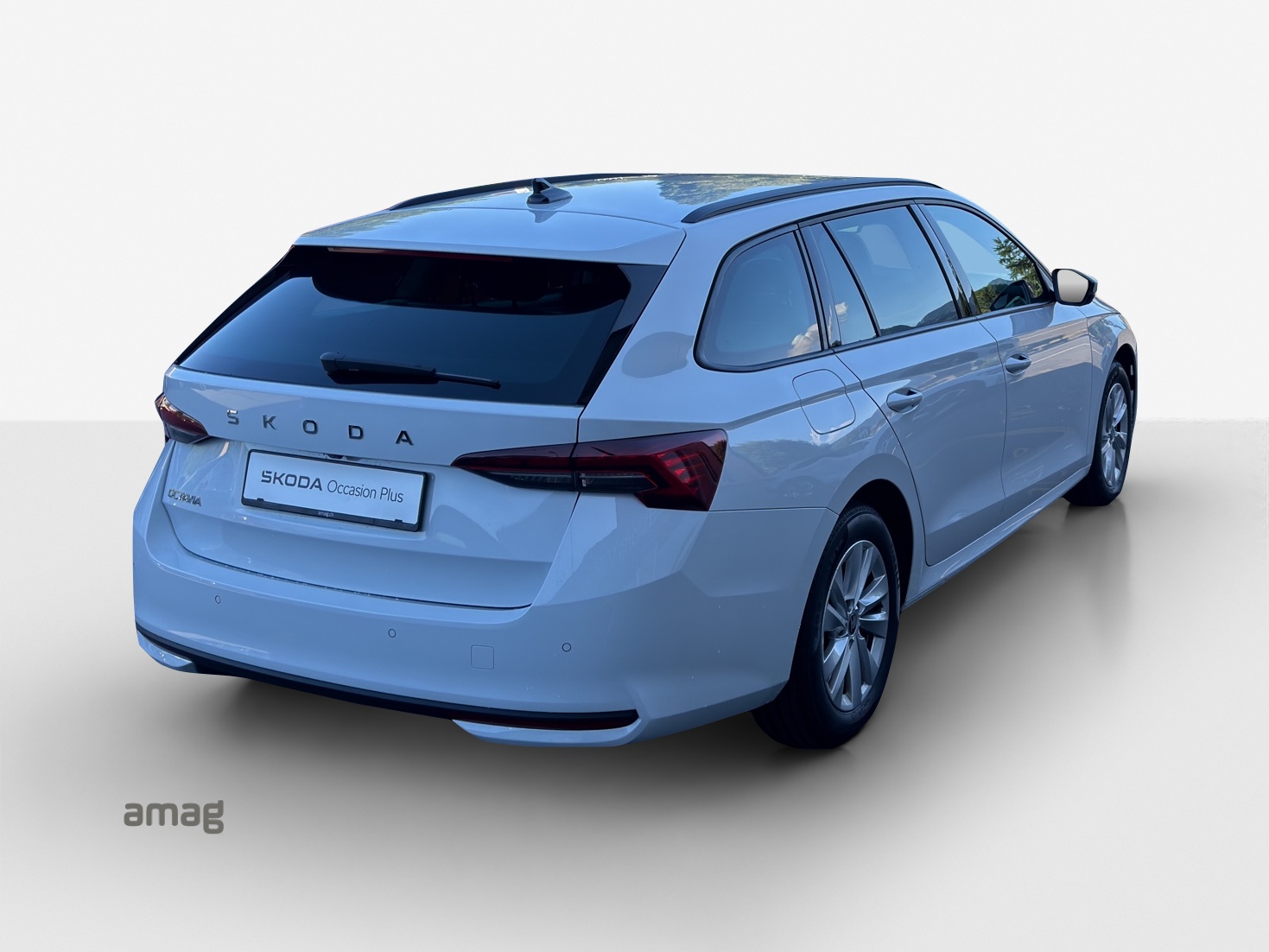 SKODA Octavia Combi 2.0 TDI DSG Selection-image-3