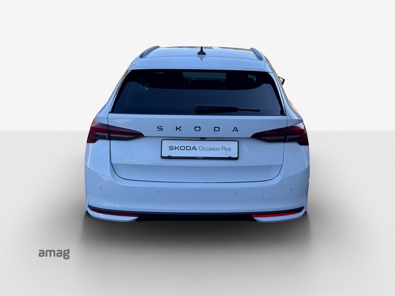SKODA Octavia Combi 2.0 TDI DSG Selection-image-2