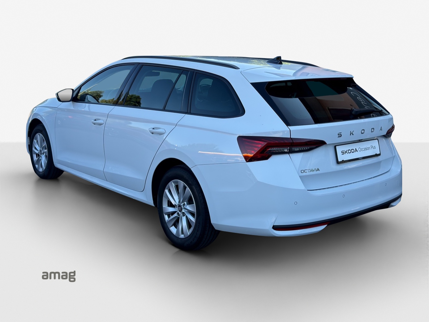 SKODA Octavia Combi 2.0 TDI DSG Selection-image-1