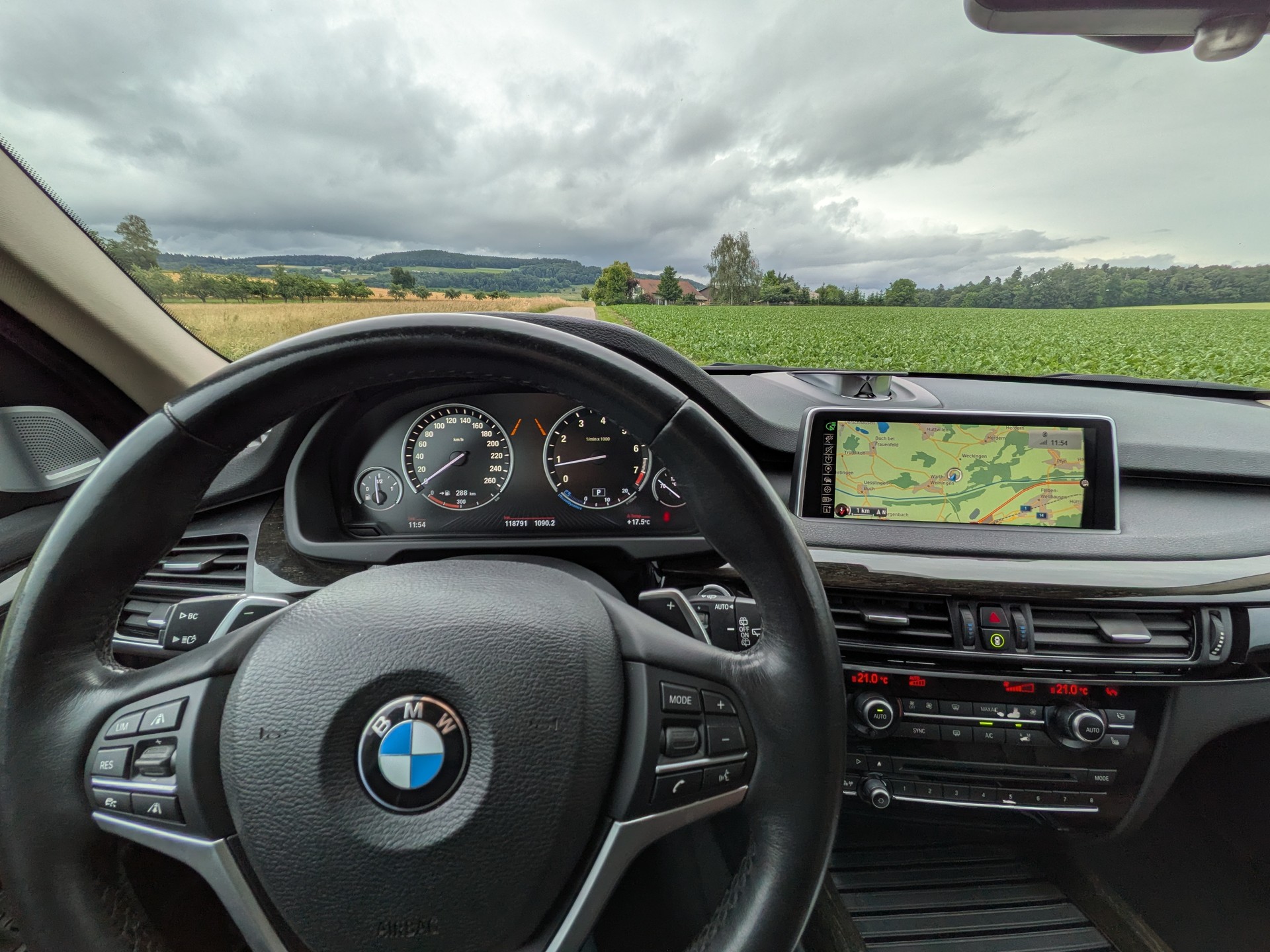 BMW X5 xDrive 50i Steptronic-image-16