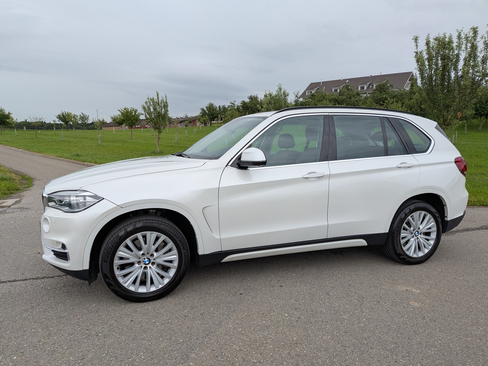 BMW X5 xDrive 50i Steptronic-image-2