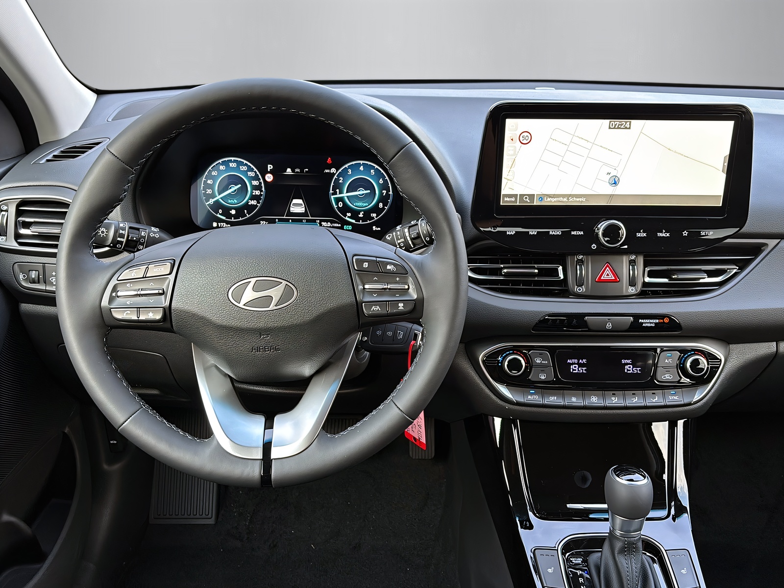 HYUNDAI i30 1.5 T-GDi Amplia-image-4