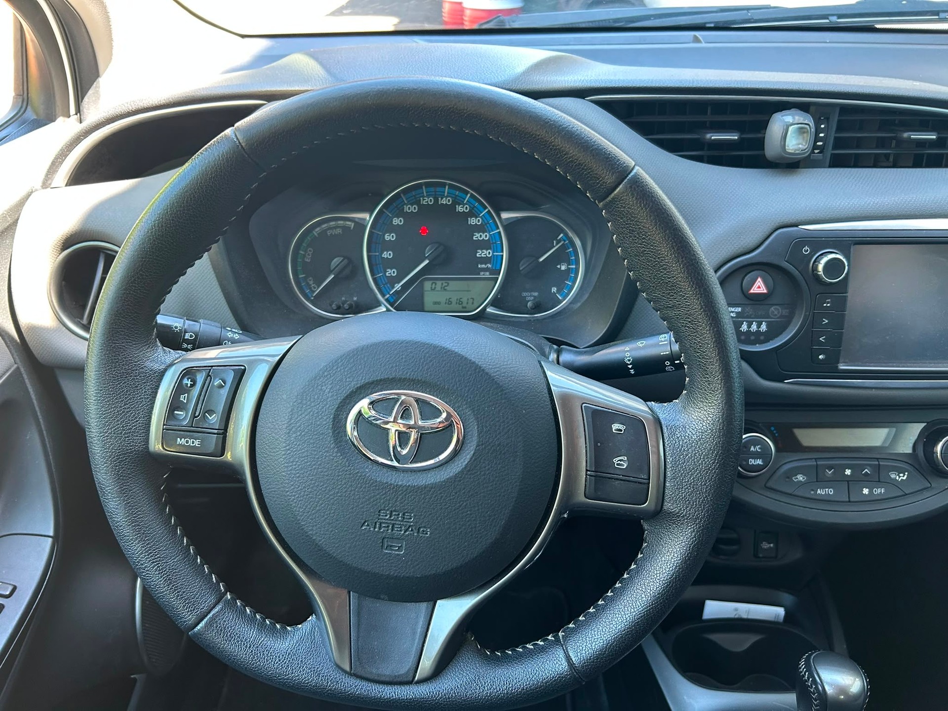 TOYOTA Yaris 1.5 VVT-i Hybrid Luna e-CVT-image-10