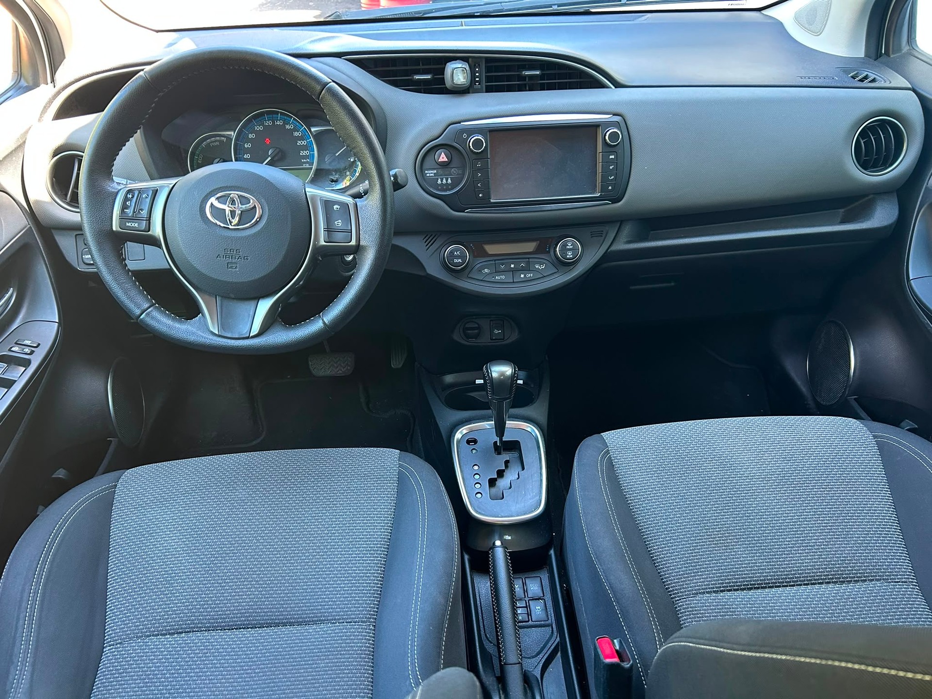 TOYOTA Yaris 1.5 VVT-i Hybrid Luna e-CVT-image-9