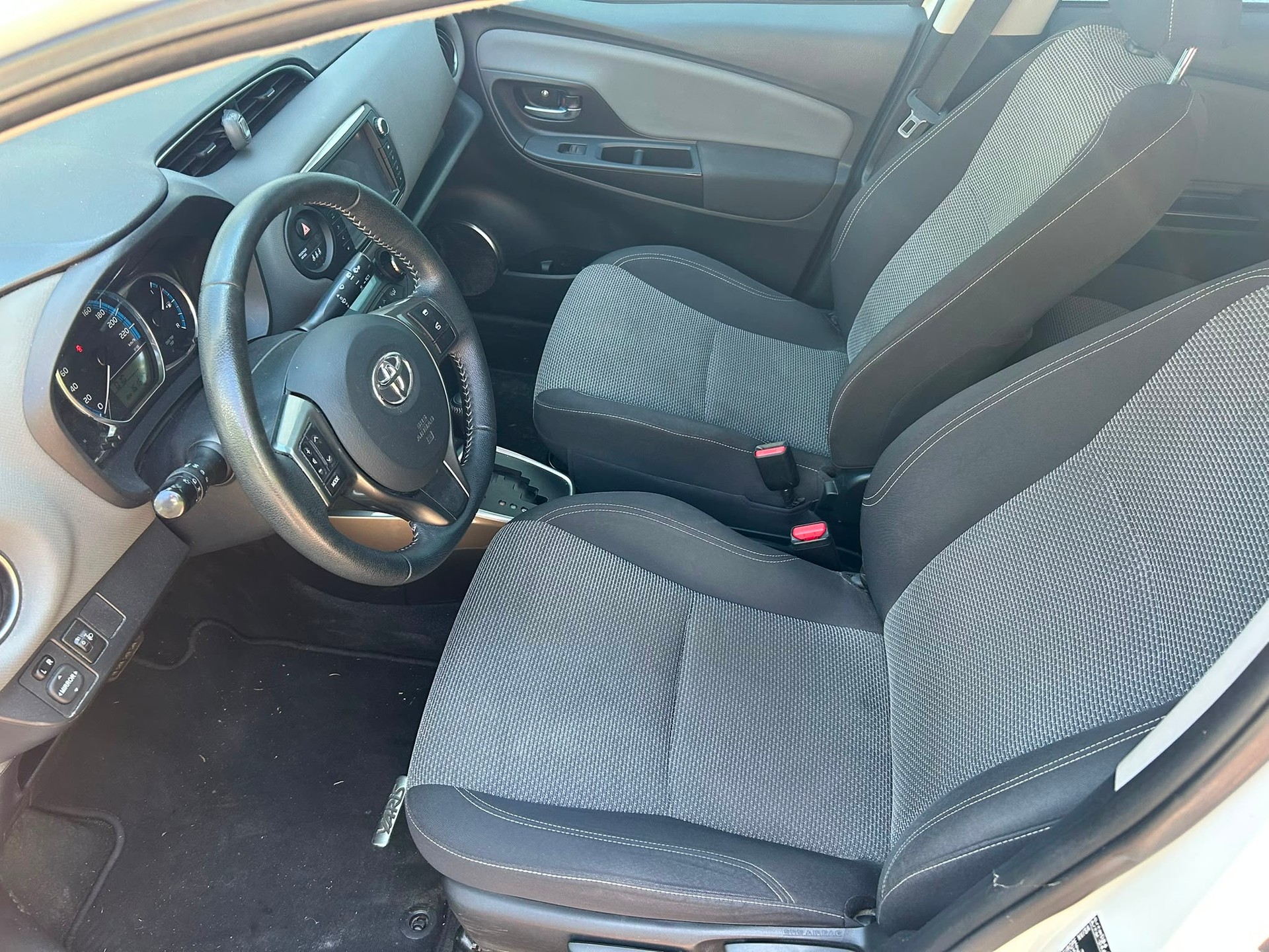 TOYOTA Yaris 1.5 VVT-i Hybrid Luna e-CVT-image-8