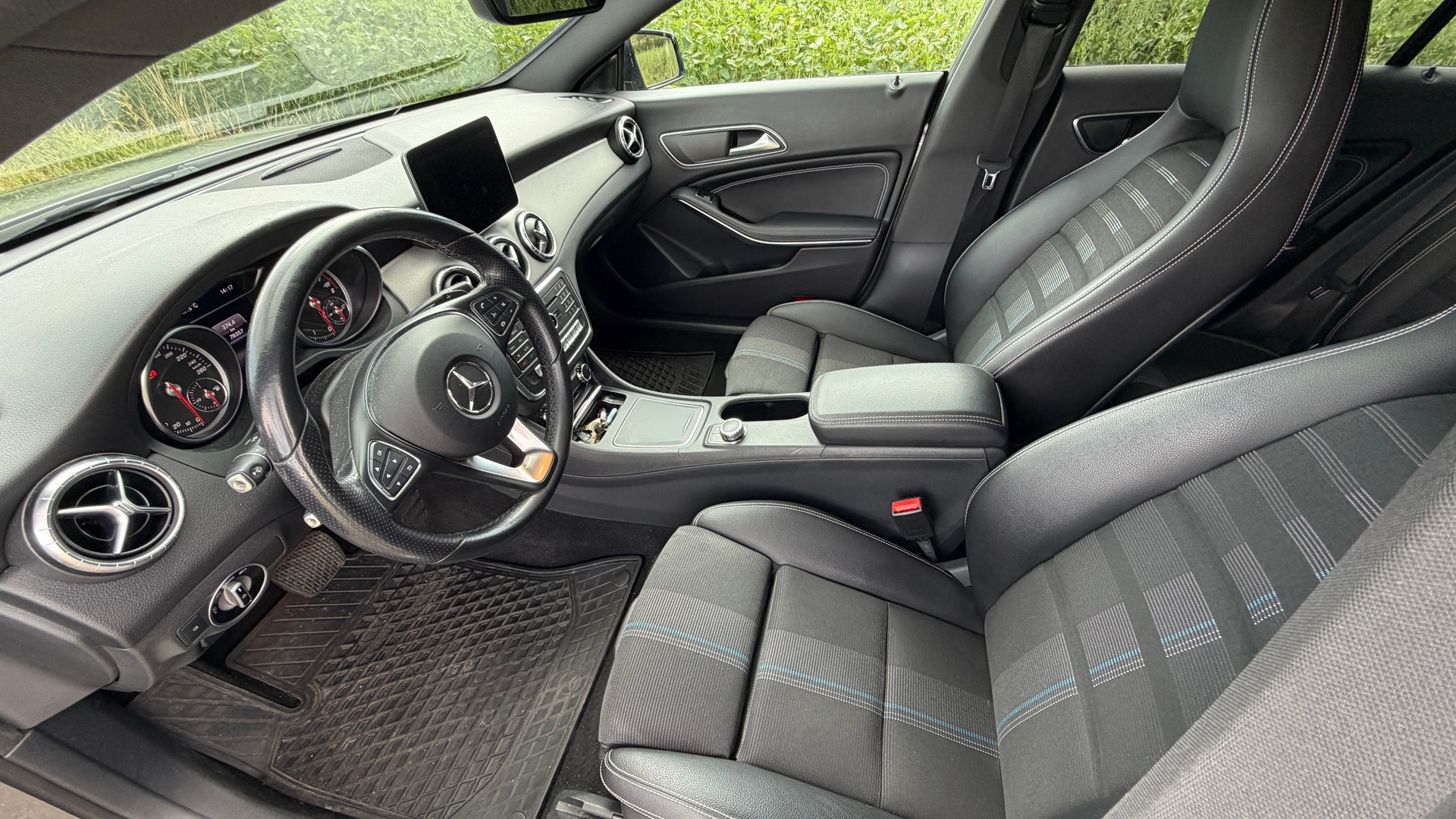 MERCEDES-BENZ CLA 200 Night Star-image-3
