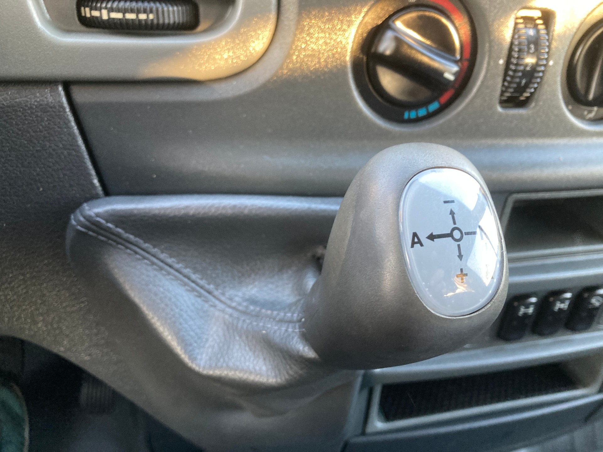 MERCEDES-BENZ Sprinter 313 CDI 4x4 mit Geländeuntersetzung-image-11