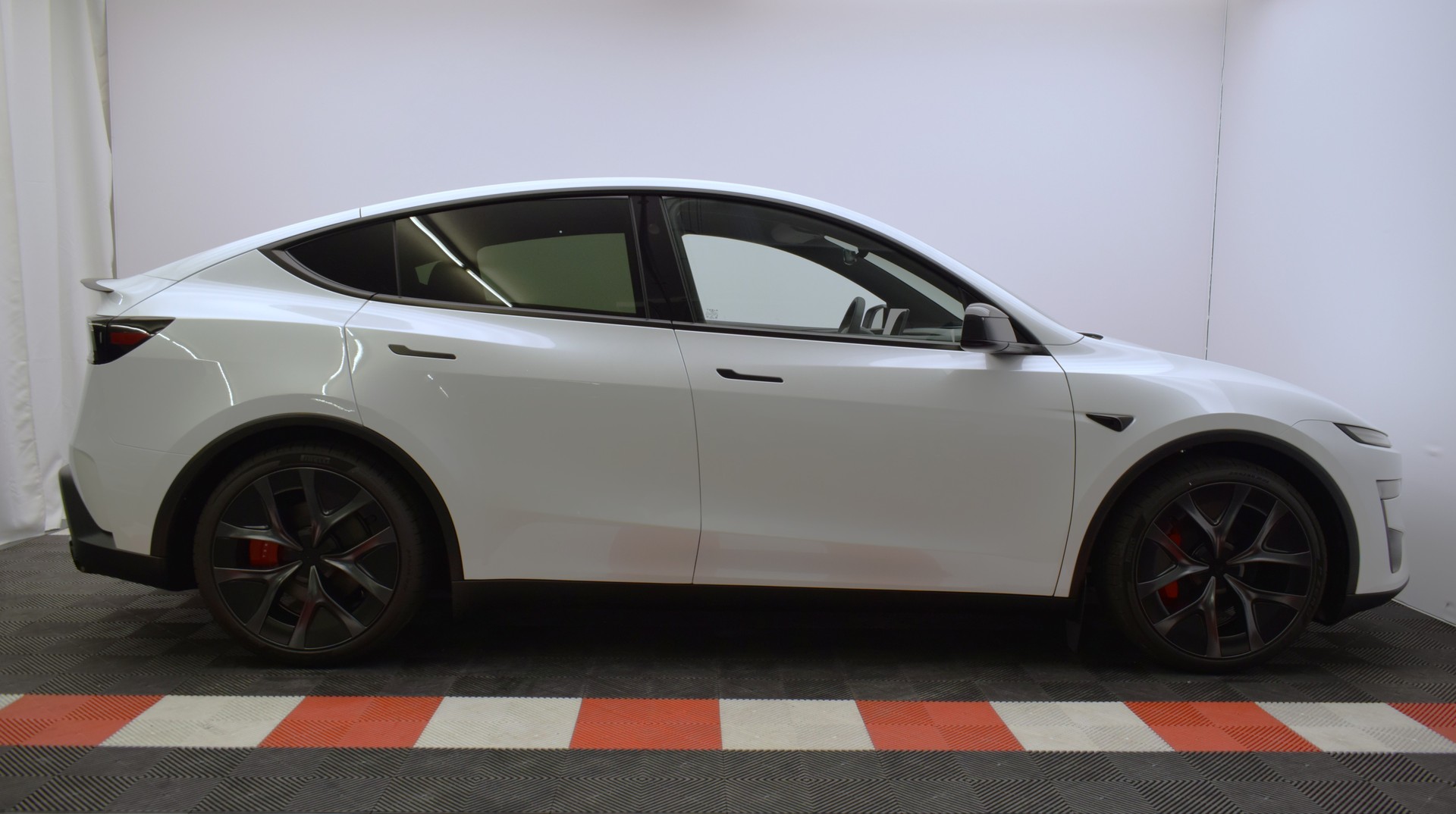 TESLA Model Y Performance AWD 626PS, 21 Zoll, Carbon, Made in Berlin-image-11