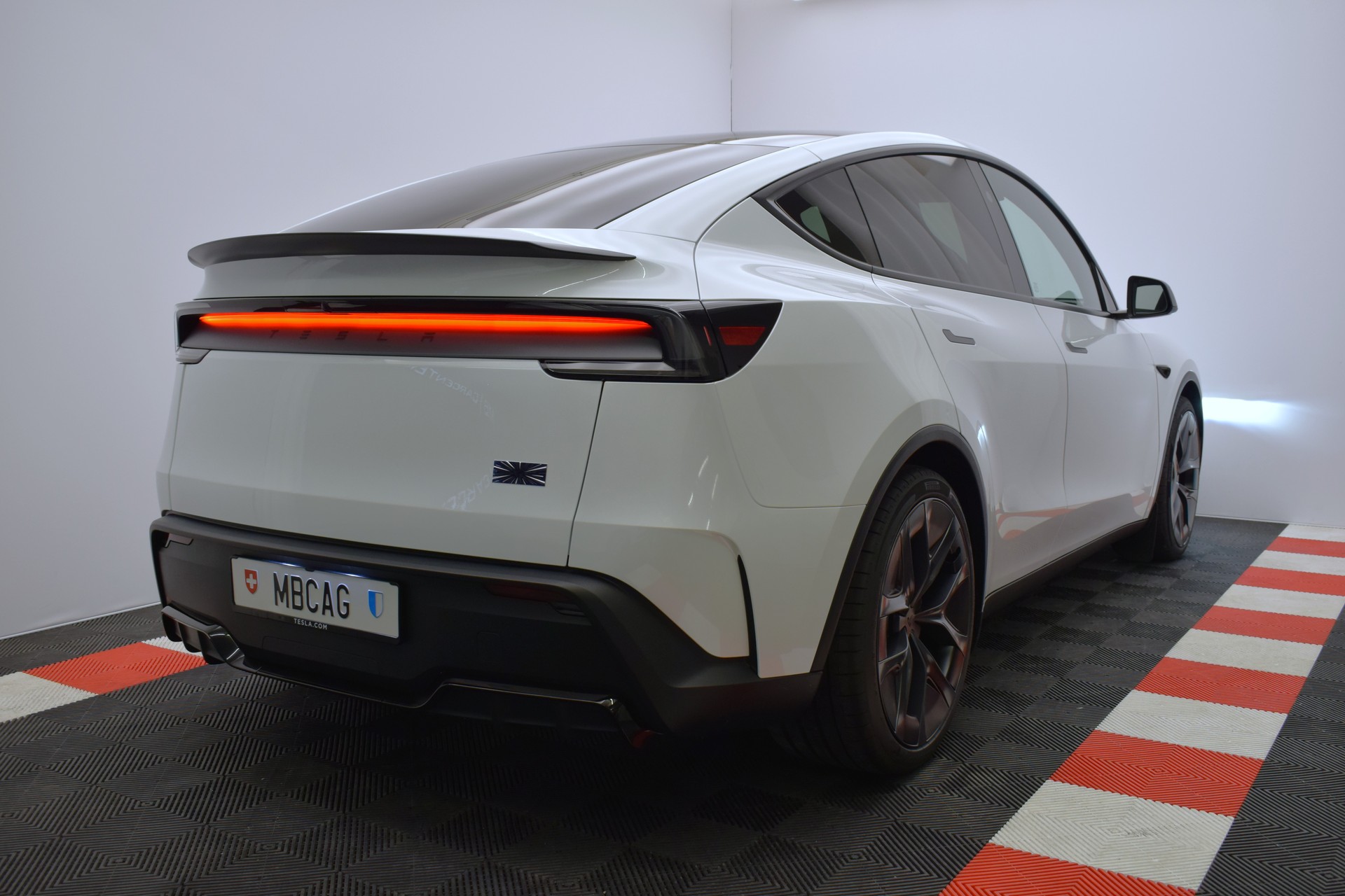 TESLA Model Y Performance AWD 626PS, 21 Zoll, Carbon, Made in Berlin-image-7