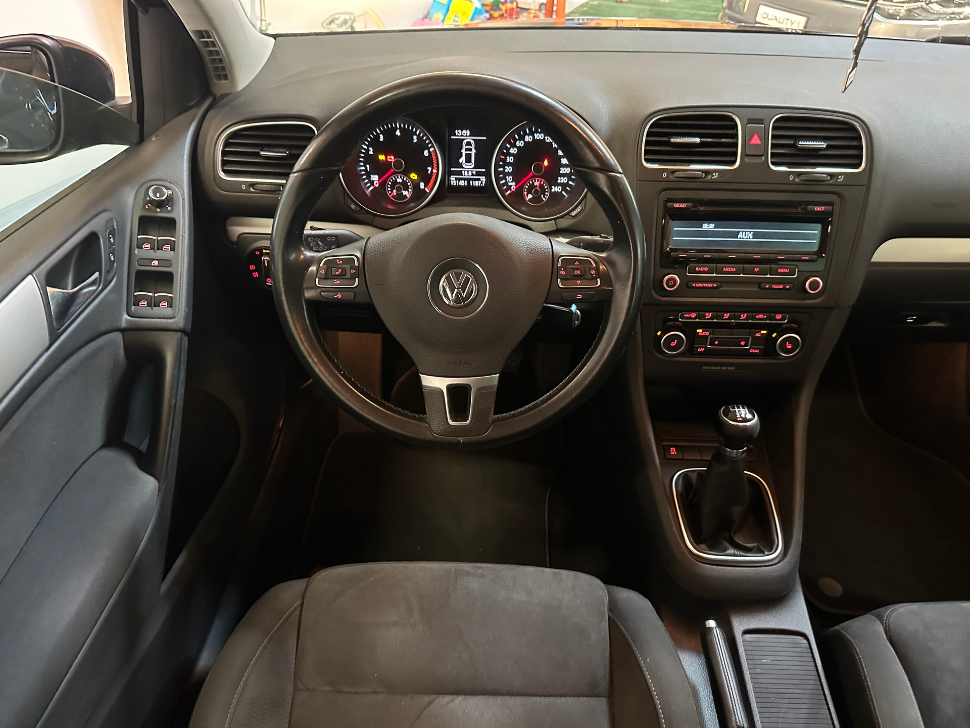 VW Golf 1.4 TSI Highline-image-11