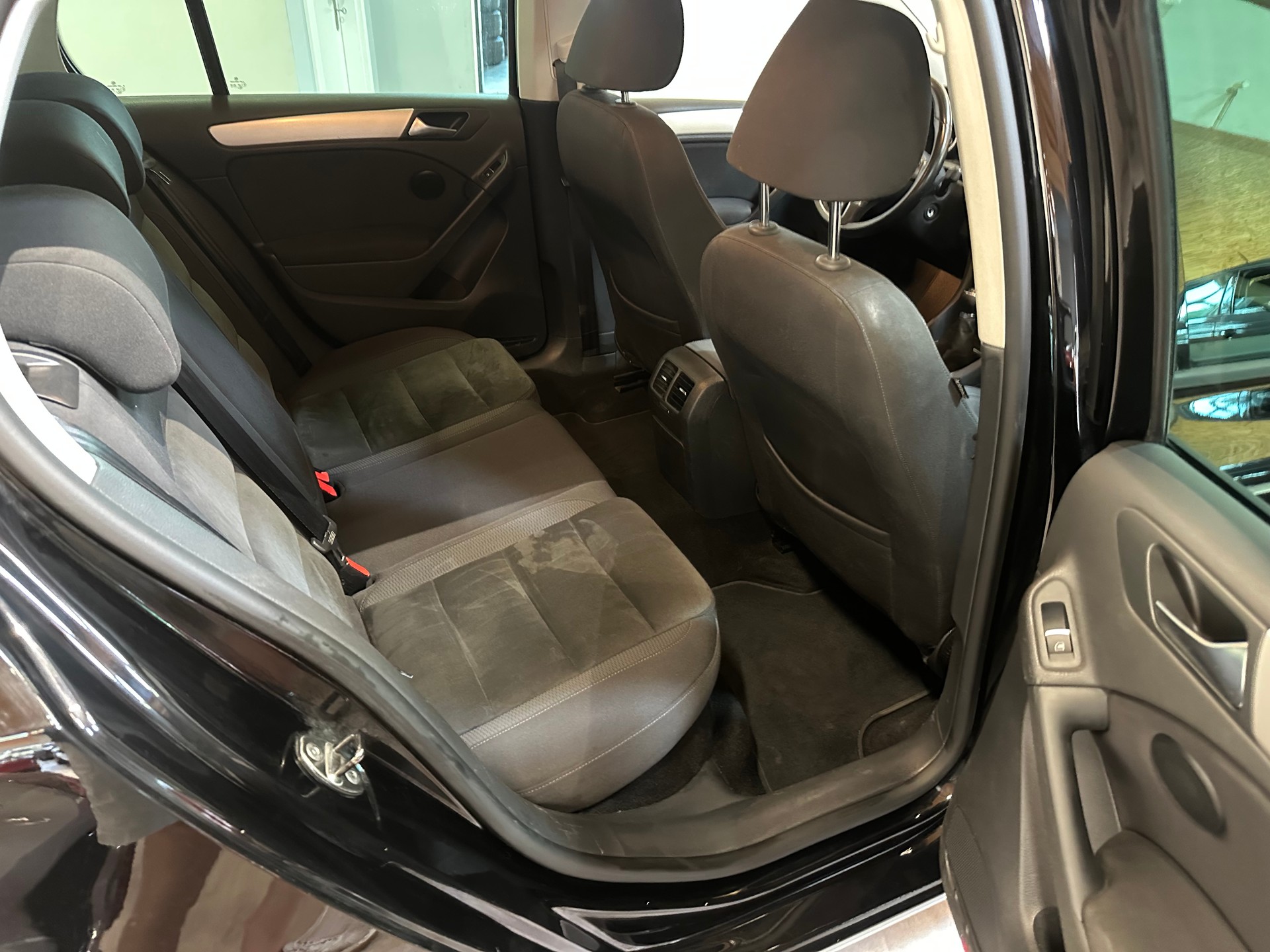 VW Golf 1.4 TSI Highline-image-18