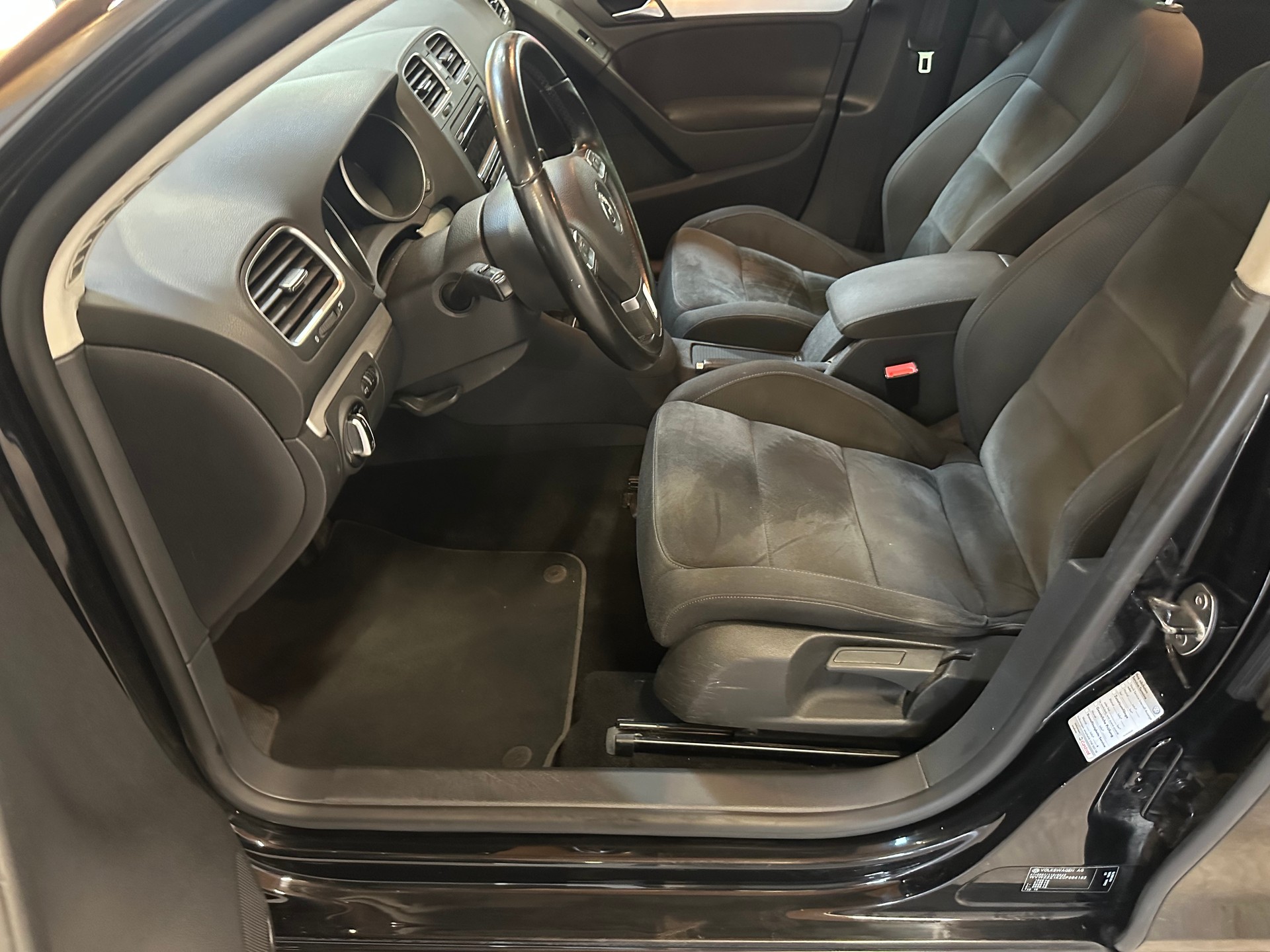 VW Golf 1.4 TSI Highline-image-12
