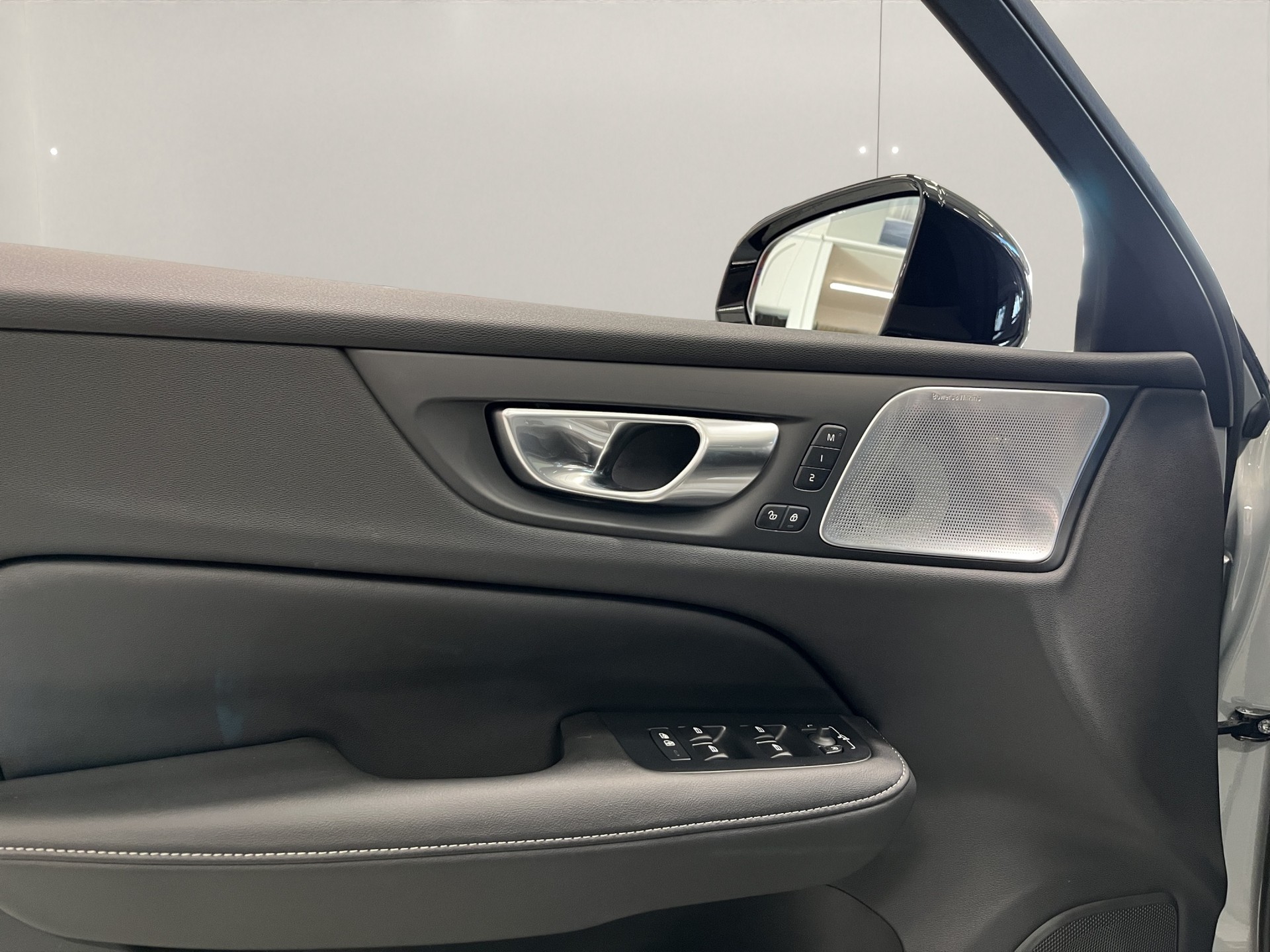 VOLVO V60 2.0 T6 TE Ultra Dark eAWD-image-11