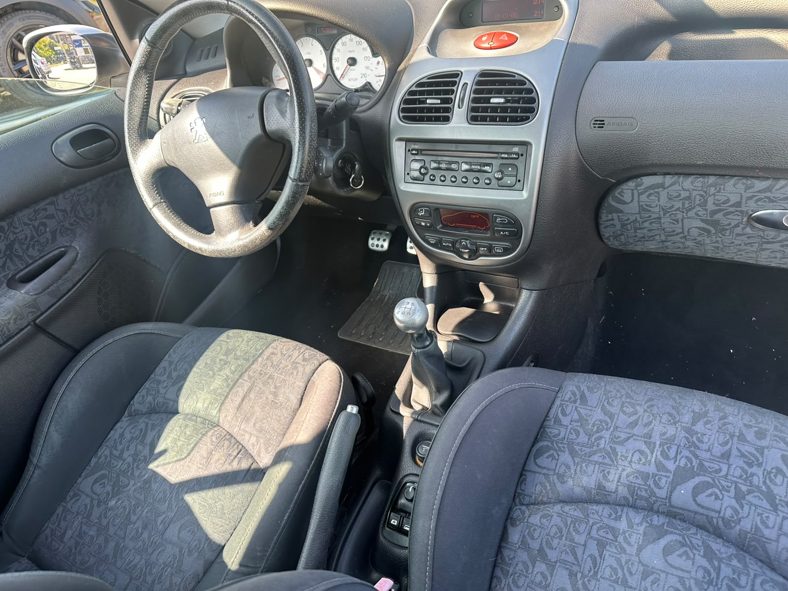PEUGEOT 206 CC 1.6 16V Quiksilver-image-9