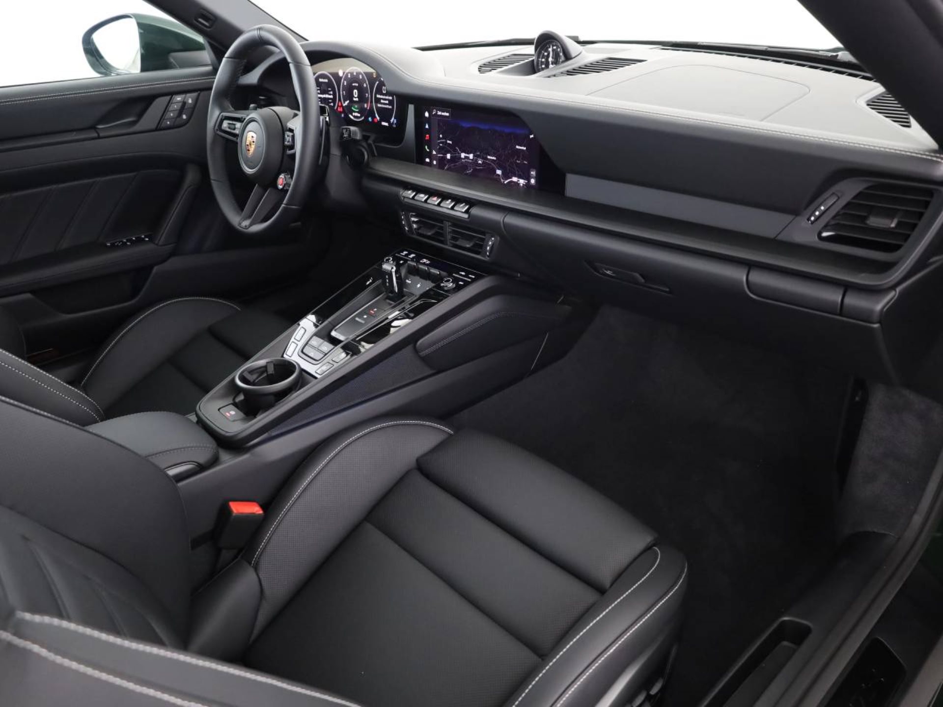 PORSCHE 911 Carrera 4 GTS Cabriolet-image-15