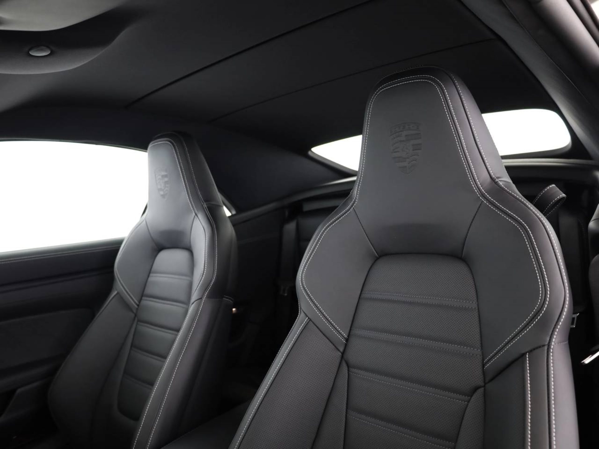 PORSCHE 911 Carrera 4 GTS Cabriolet-image-17
