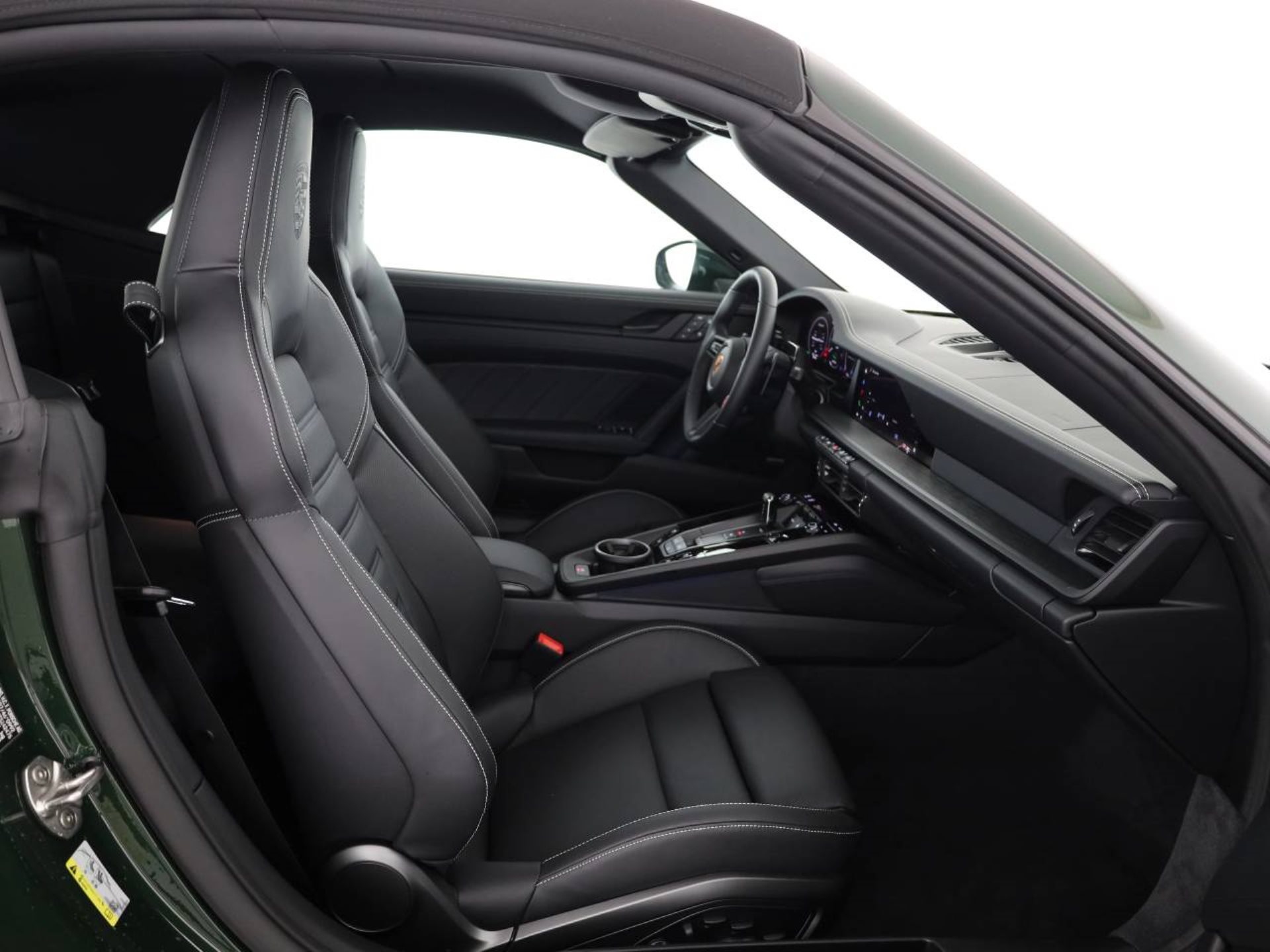 PORSCHE 911 Carrera 4 GTS Cabriolet-image-16