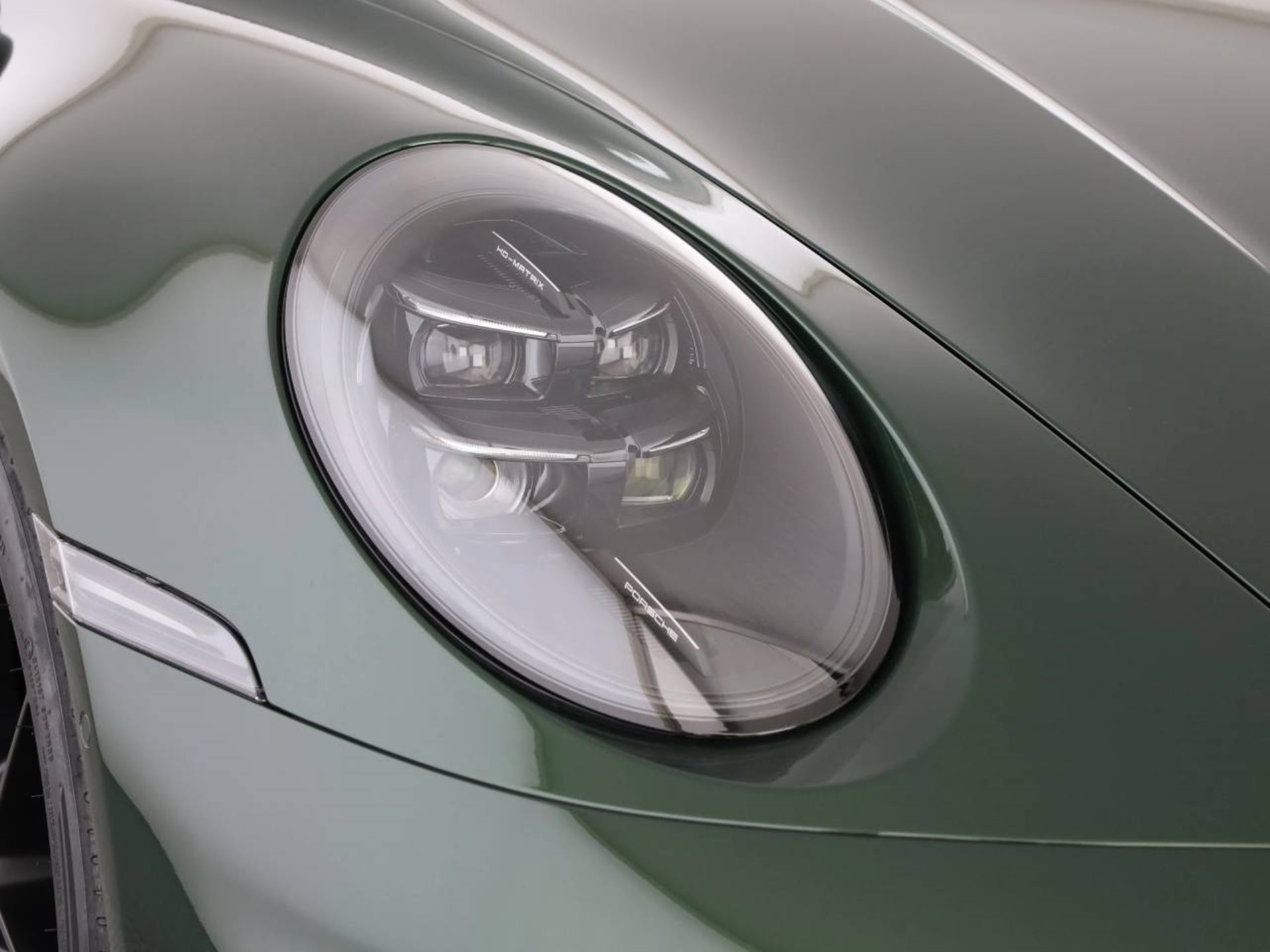 PORSCHE 911 Carrera 4 GTS Cabriolet-image-8