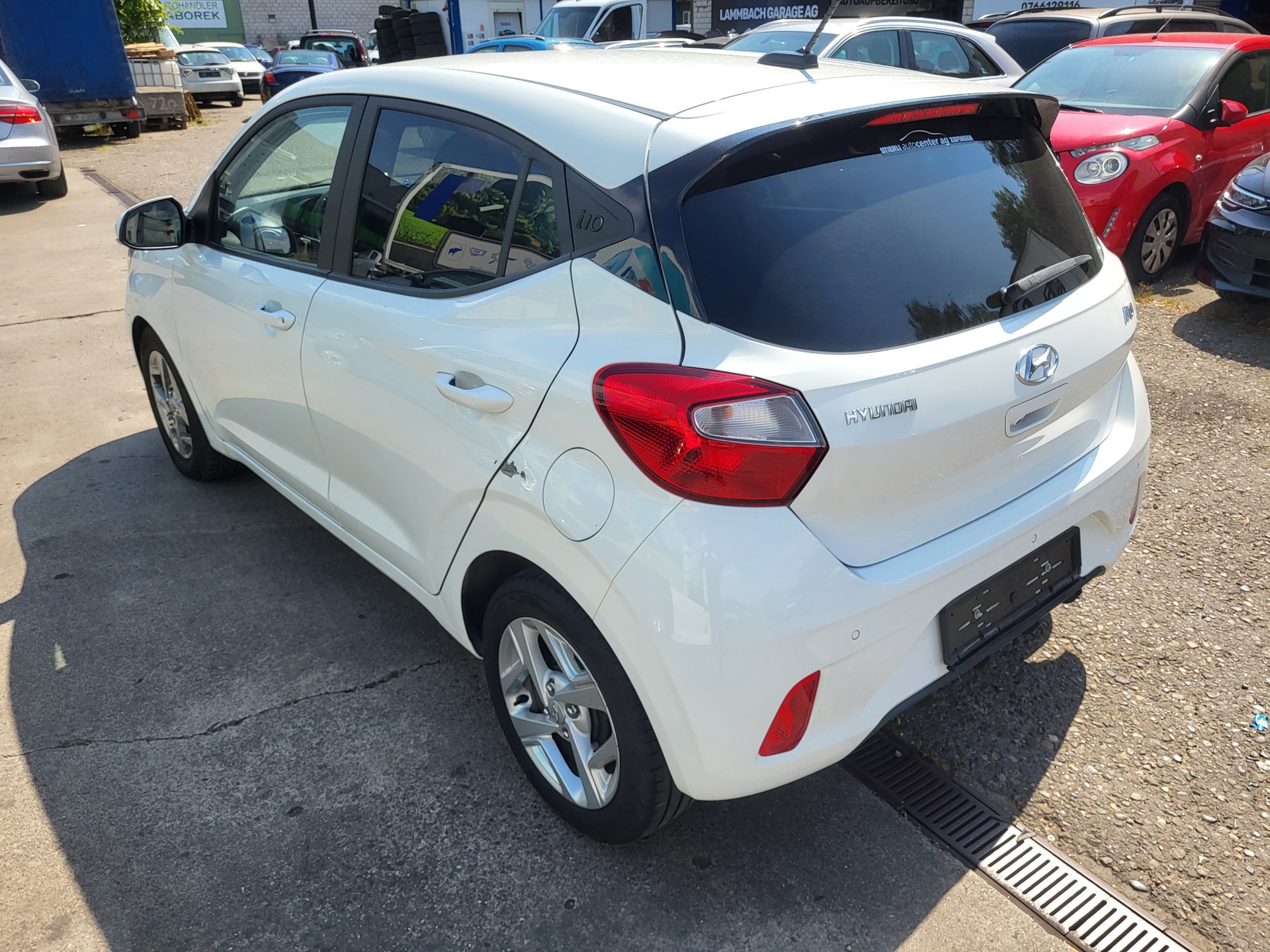 HYUNDAI i10 1.2 Amplia Automat-image-3