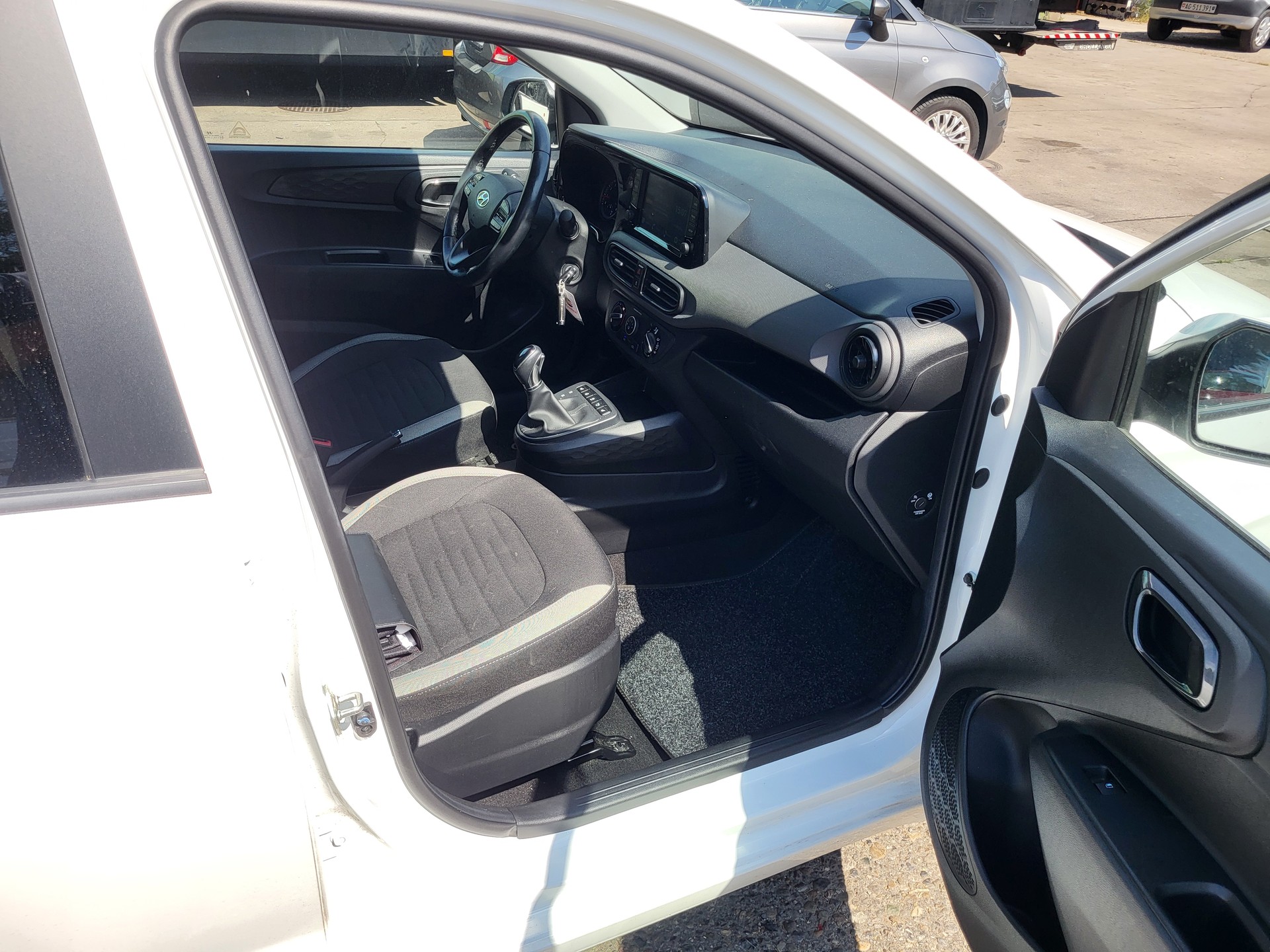 HYUNDAI i10 1.2 Amplia Automat-image-6