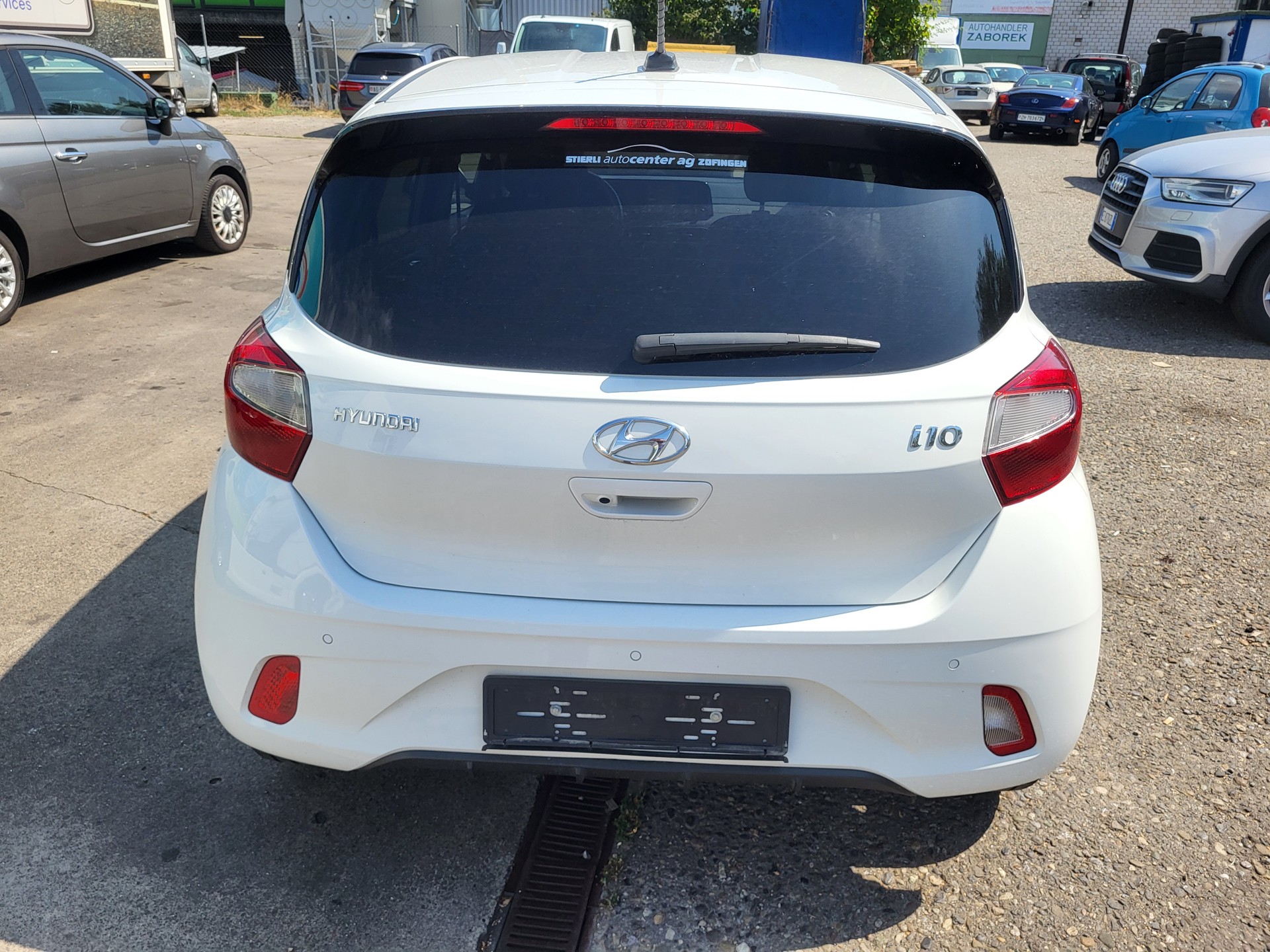 HYUNDAI i10 1.2 Amplia Automat-image-2