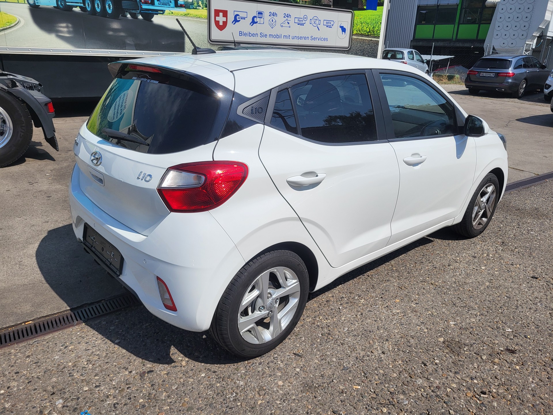 HYUNDAI i10 1.2 Amplia Automat-image-1