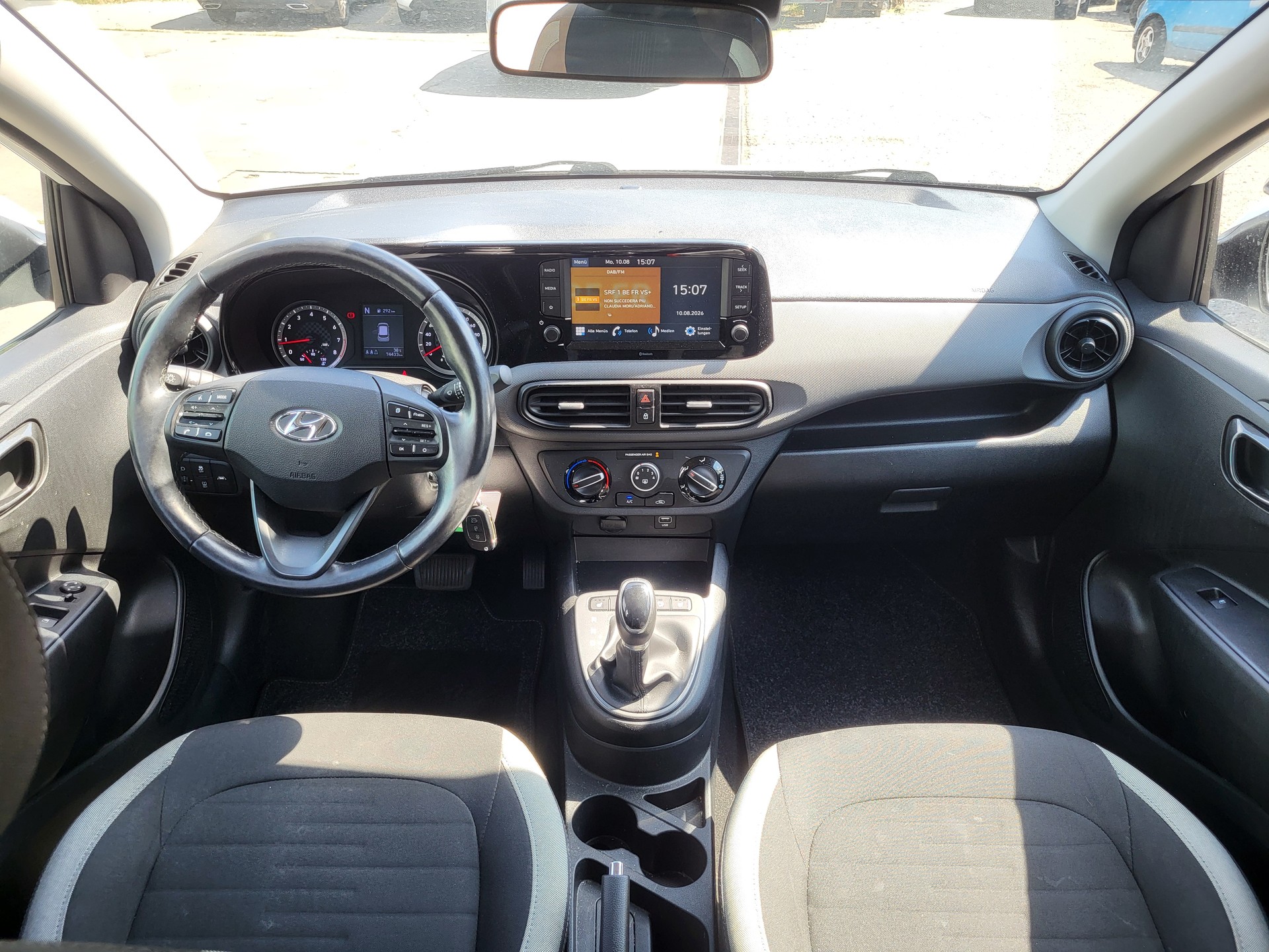 HYUNDAI i10 1.2 Amplia Automat-image-10
