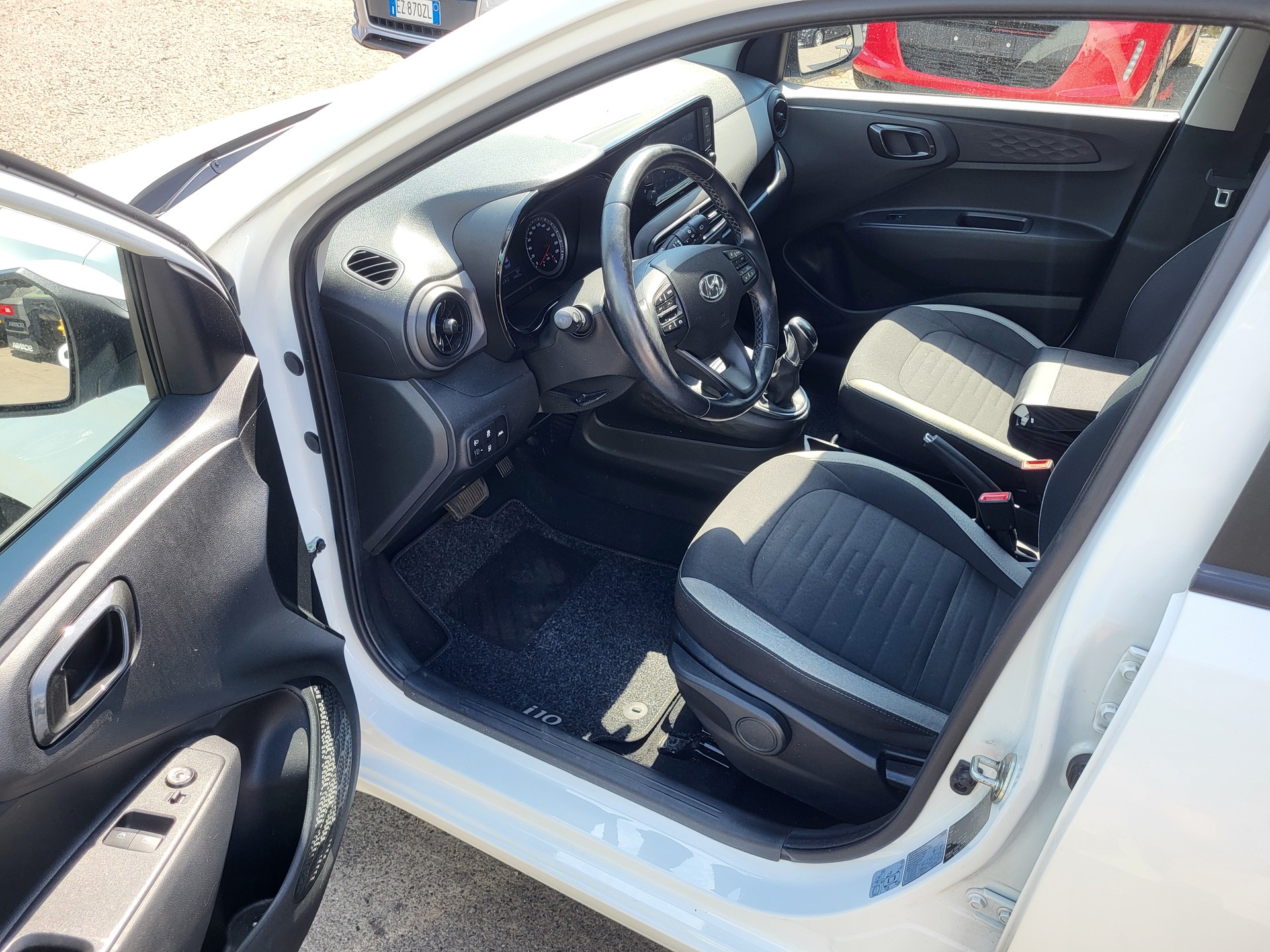HYUNDAI i10 1.2 Amplia Automat-image-12