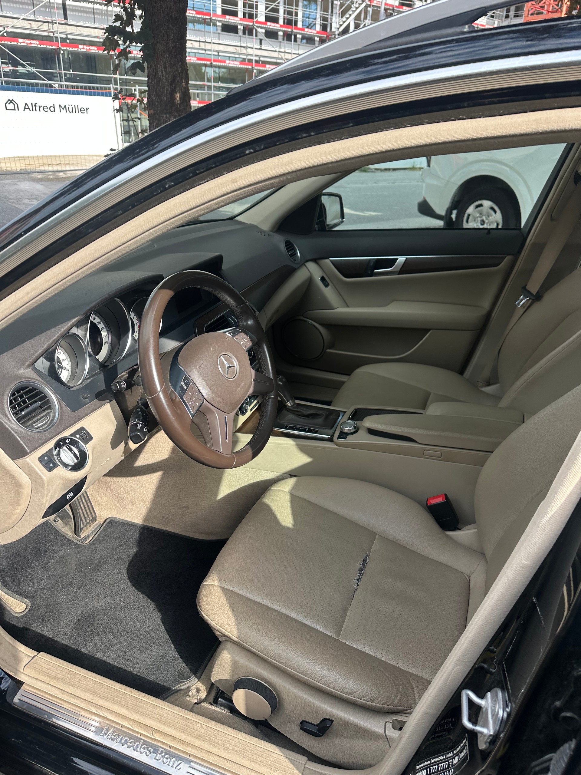 MERCEDES-BENZ C 180 BlueEfficiency 7G-Tronic-image-6