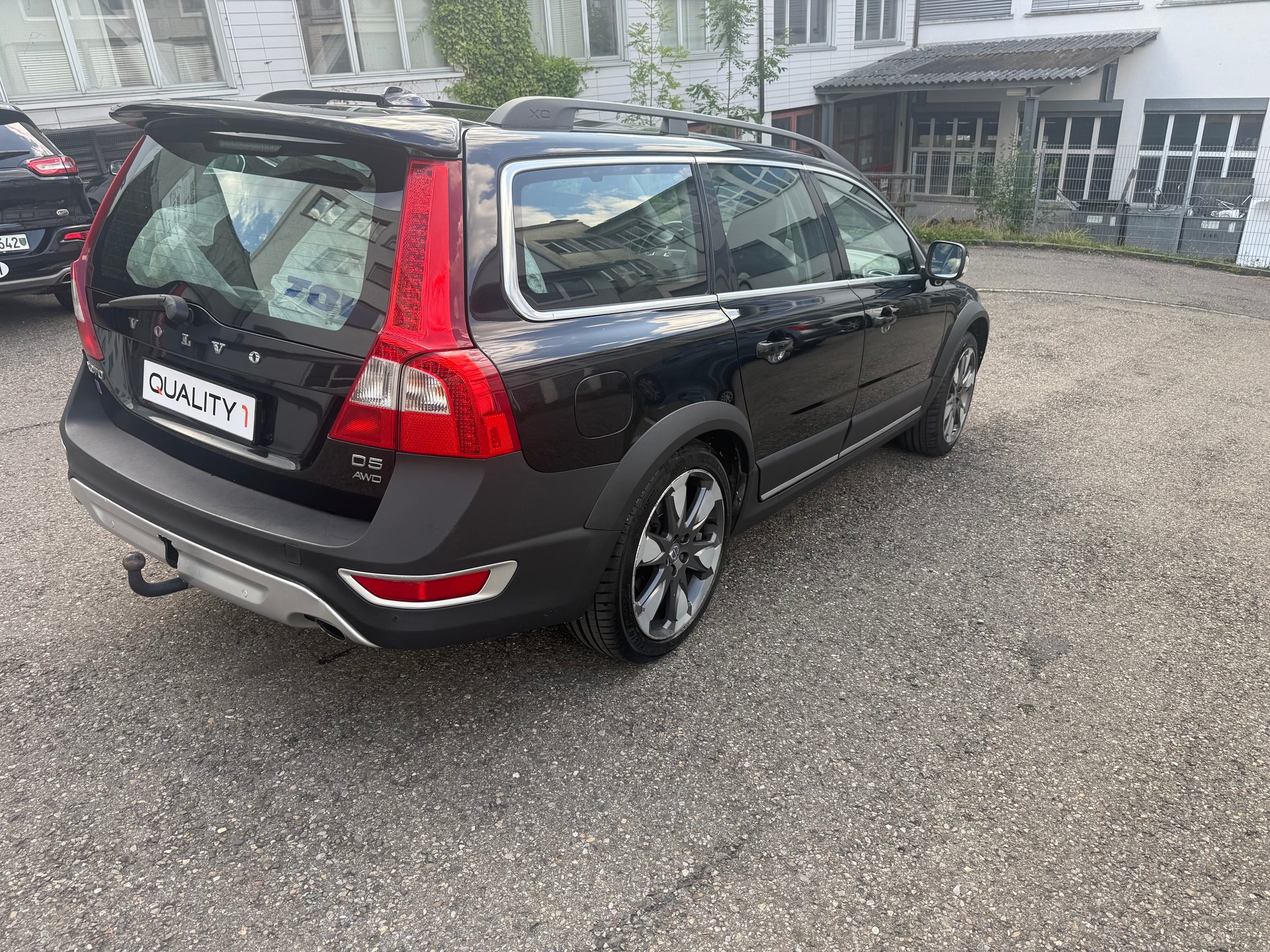 VOLVO XC70 D5 AWD Summum Geartronic-image-3