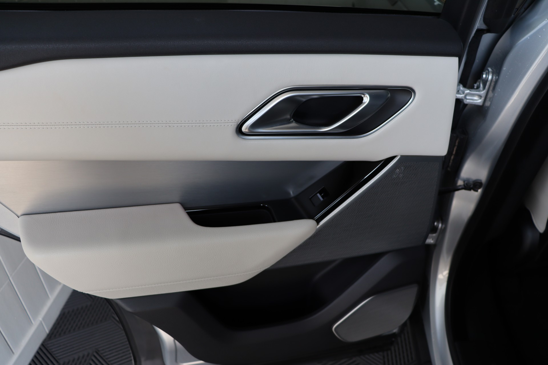 LAND ROVER Range Rover Velar R-Dynamic P 300 HSE Automatic ** FAHRASSISTENZ-PAKET ** 360-GRAD PARK-PAKET ** CH-FAHRZEUG **-image-16