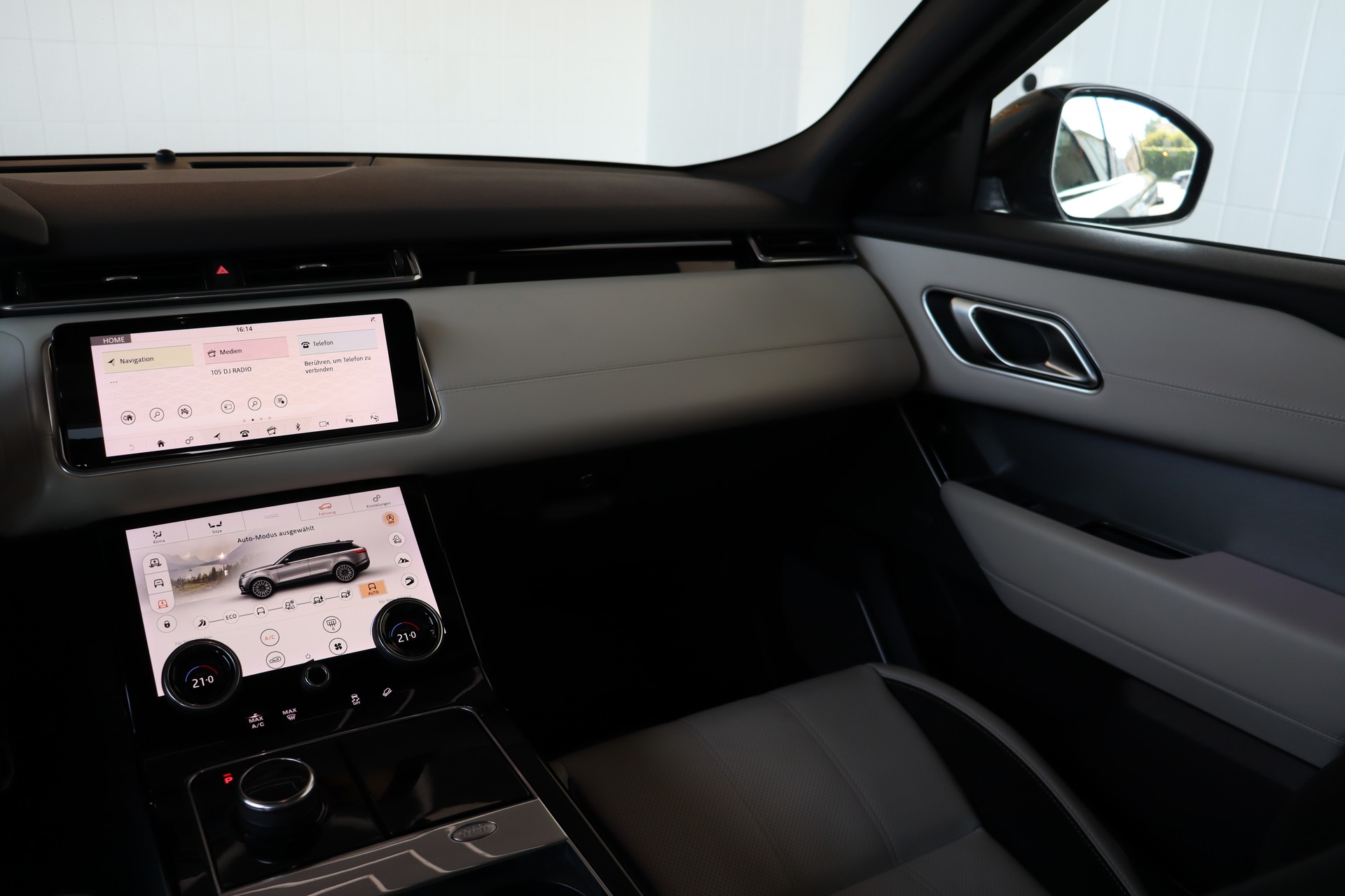 LAND ROVER Range Rover Velar R-Dynamic P 300 HSE Automatic ** FAHRASSISTENZ-PAKET ** 360-GRAD PARK-PAKET ** CH-FAHRZEUG **-image-19
