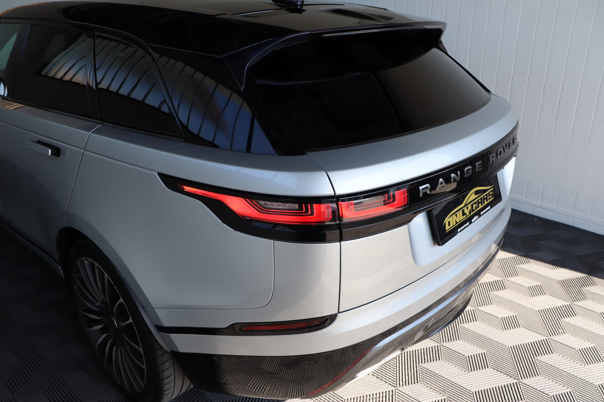 LAND ROVER Range Rover Velar R-Dynamic P 300 HSE Automatic ** FAHRASSISTENZ-PAKET ** 360-GRAD PARK-PAKET ** CH-FAHRZEUG **-image-10