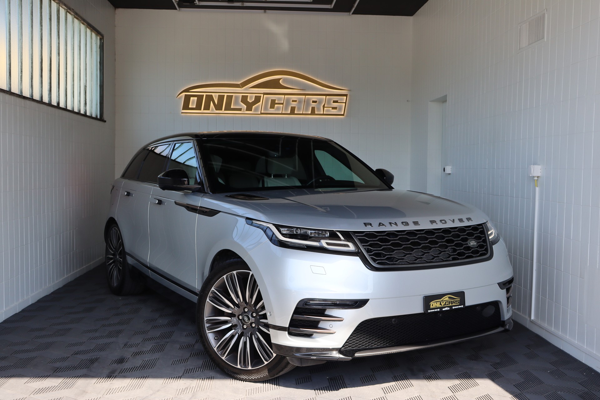 LAND ROVER Range Rover Velar R-Dynamic P 300 HSE Automatic ** FAHRASSISTENZ-PAKET ** 360-GRAD PARK-PAKET ** CH-FAHRZEUG **