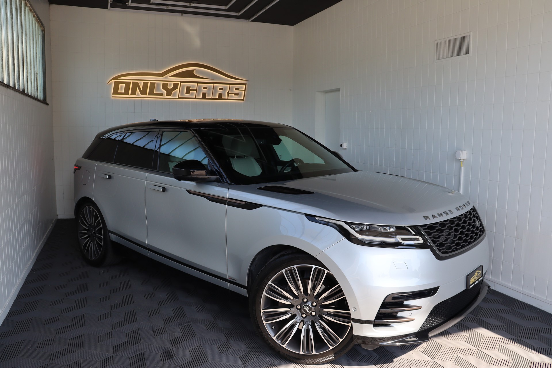 LAND ROVER Range Rover Velar R-Dynamic P 300 HSE Automatic ** FAHRASSISTENZ-PAKET ** 360-GRAD PARK-PAKET ** CH-FAHRZEUG **-showroom-element-2