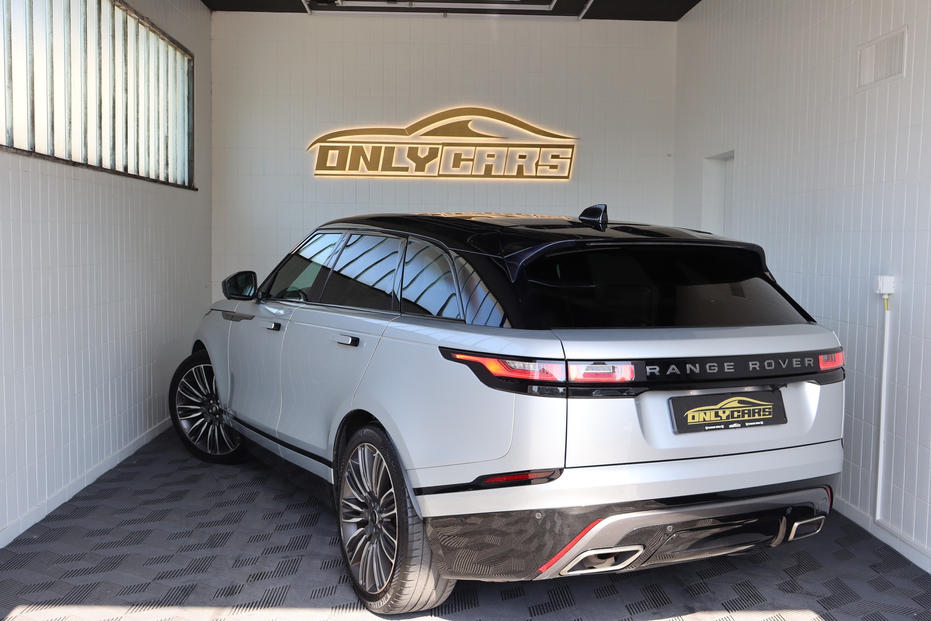 LAND ROVER Range Rover Velar R-Dynamic P 300 HSE Automatic ** FAHRASSISTENZ-PAKET ** 360-GRAD PARK-PAKET ** CH-FAHRZEUG **-image-6