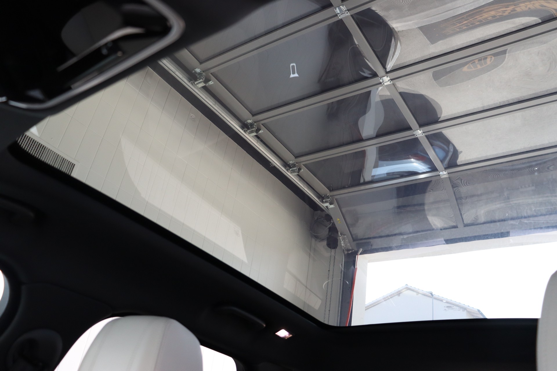 LAND ROVER Range Rover Velar R-Dynamic P 300 HSE Automatic ** FAHRASSISTENZ-PAKET ** 360-GRAD PARK-PAKET ** CH-FAHRZEUG **-image-27