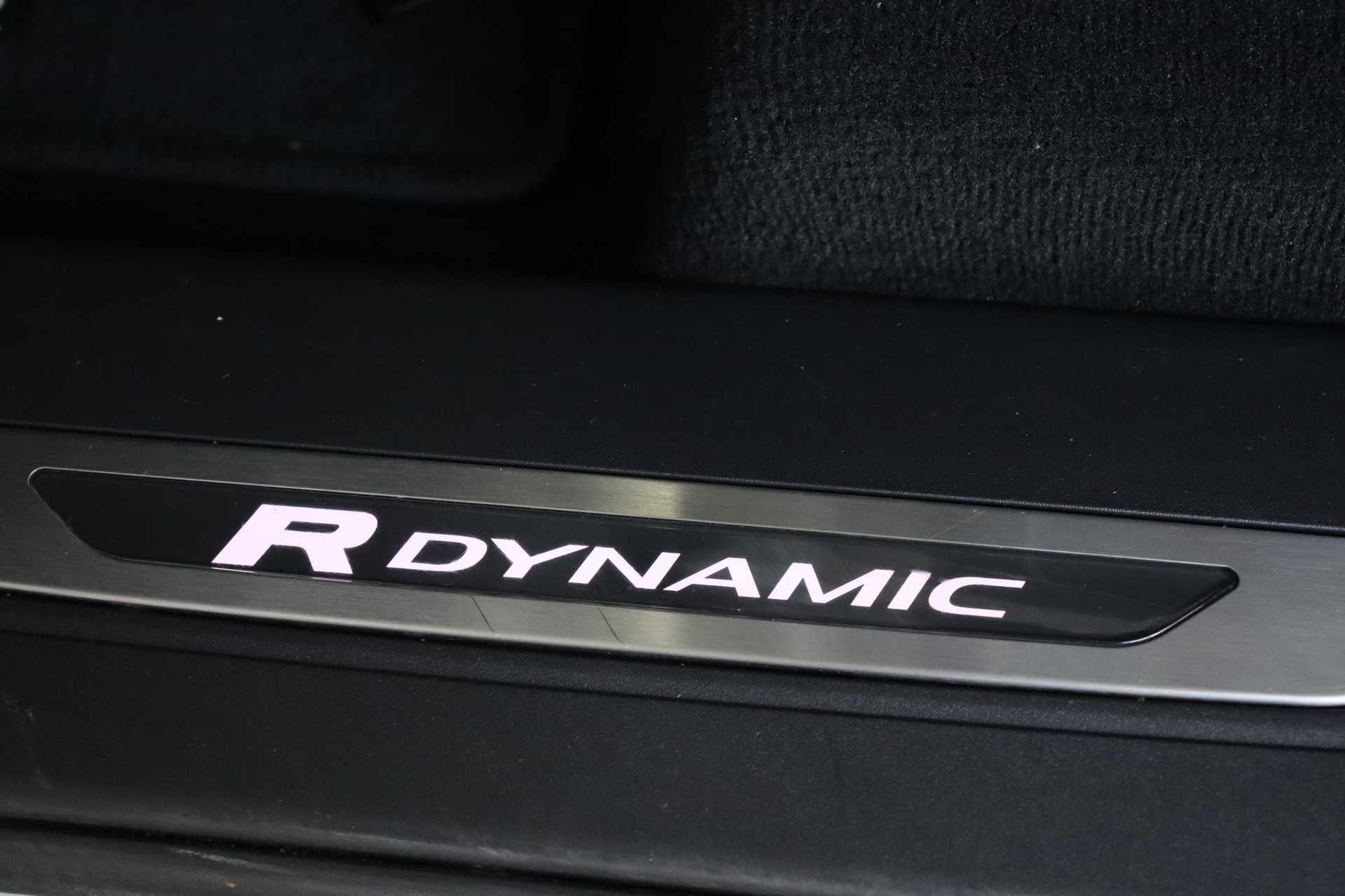 LAND ROVER Range Rover Velar R-Dynamic P 300 HSE Automatic ** FAHRASSISTENZ-PAKET ** 360-GRAD PARK-PAKET ** CH-FAHRZEUG **-image-21