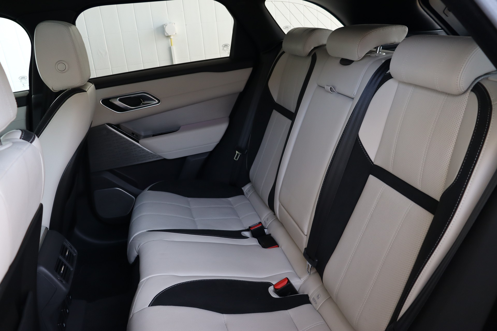 LAND ROVER Range Rover Velar R-Dynamic P 300 HSE Automatic ** FAHRASSISTENZ-PAKET ** 360-GRAD PARK-PAKET ** CH-FAHRZEUG **-image-14