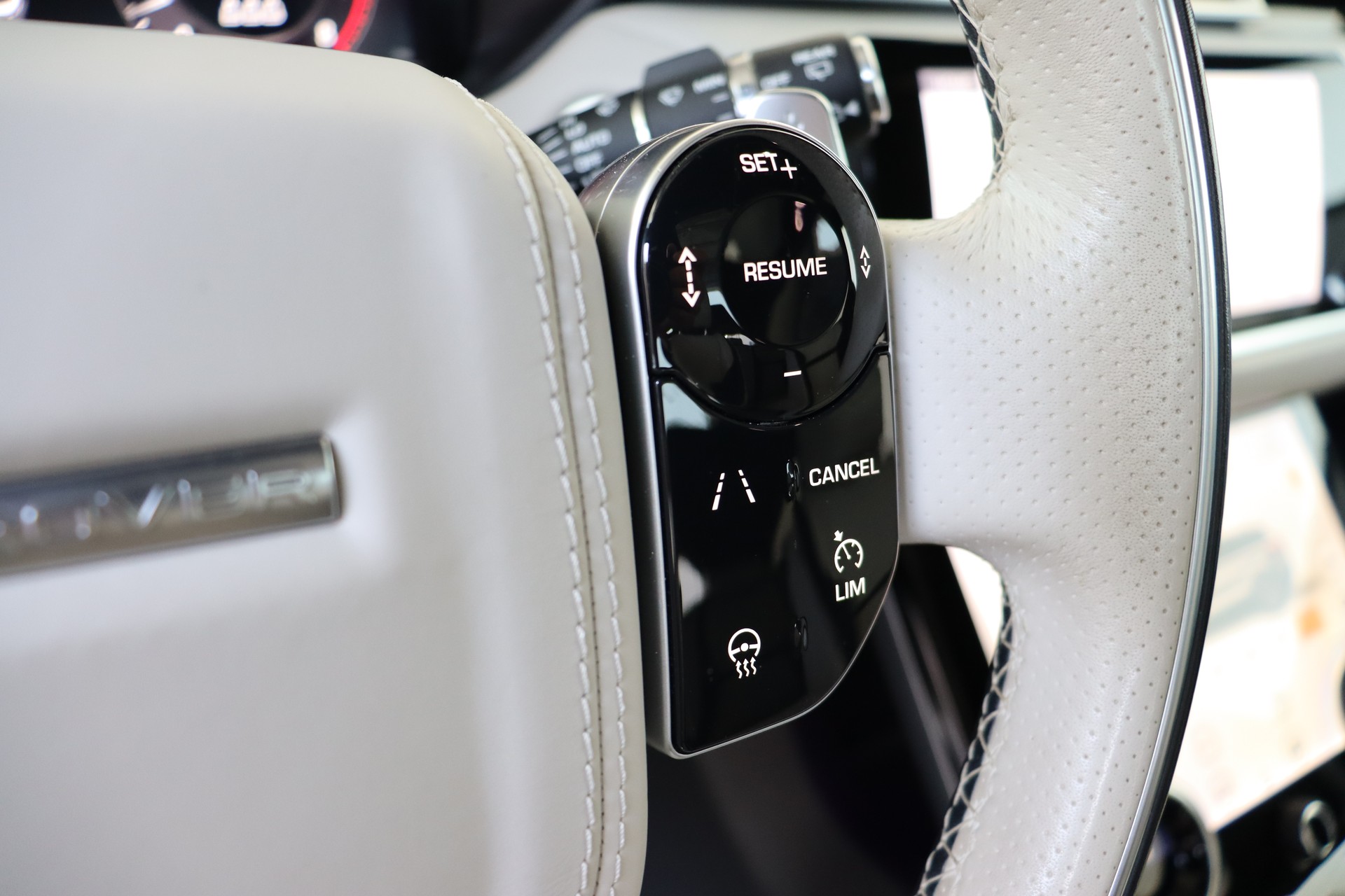 LAND ROVER Range Rover Velar R-Dynamic P 300 HSE Automatic ** FAHRASSISTENZ-PAKET ** 360-GRAD PARK-PAKET ** CH-FAHRZEUG **-image-22