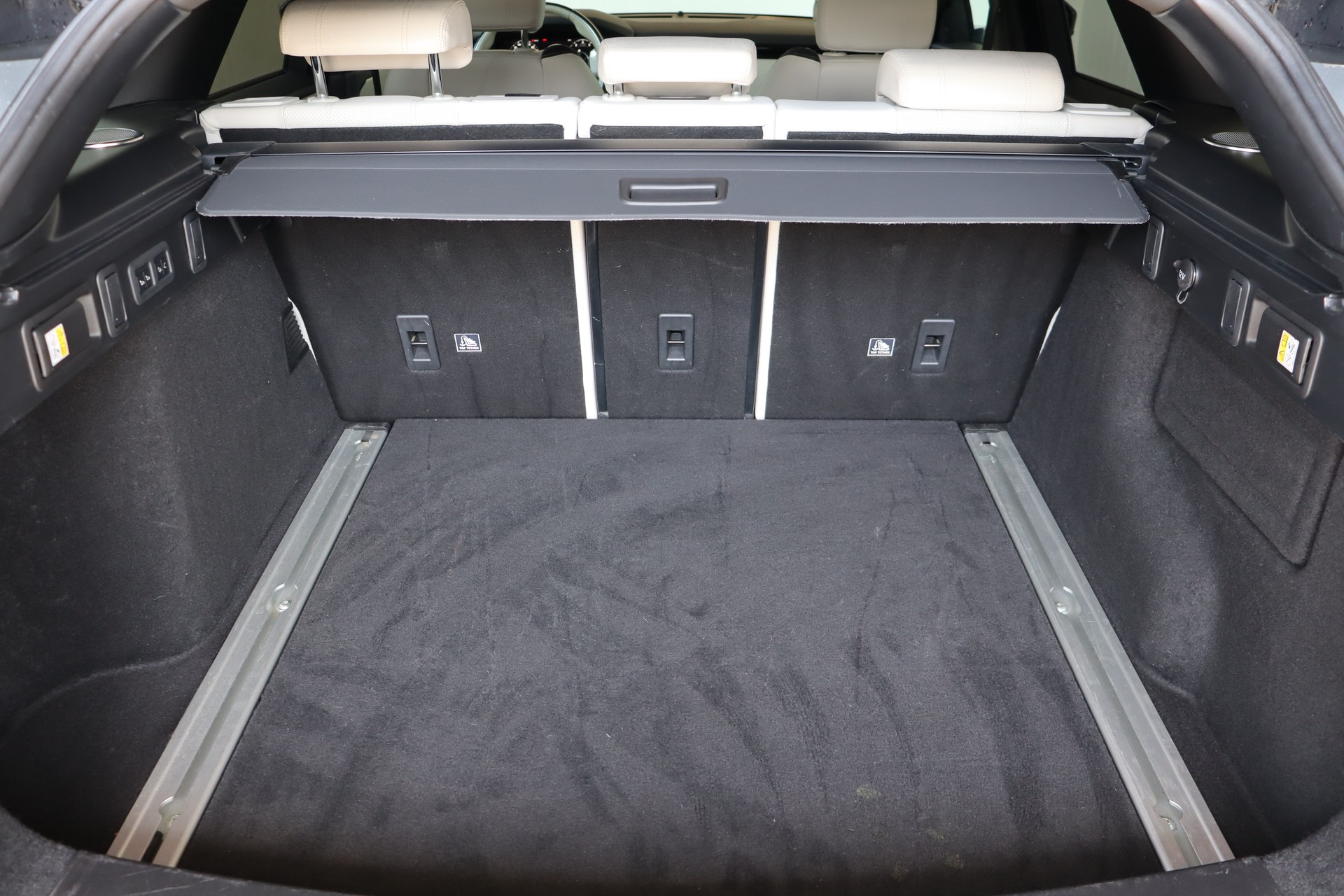 LAND ROVER Range Rover Velar R-Dynamic P 300 HSE Automatic ** FAHRASSISTENZ-PAKET ** 360-GRAD PARK-PAKET ** CH-FAHRZEUG **-image-18