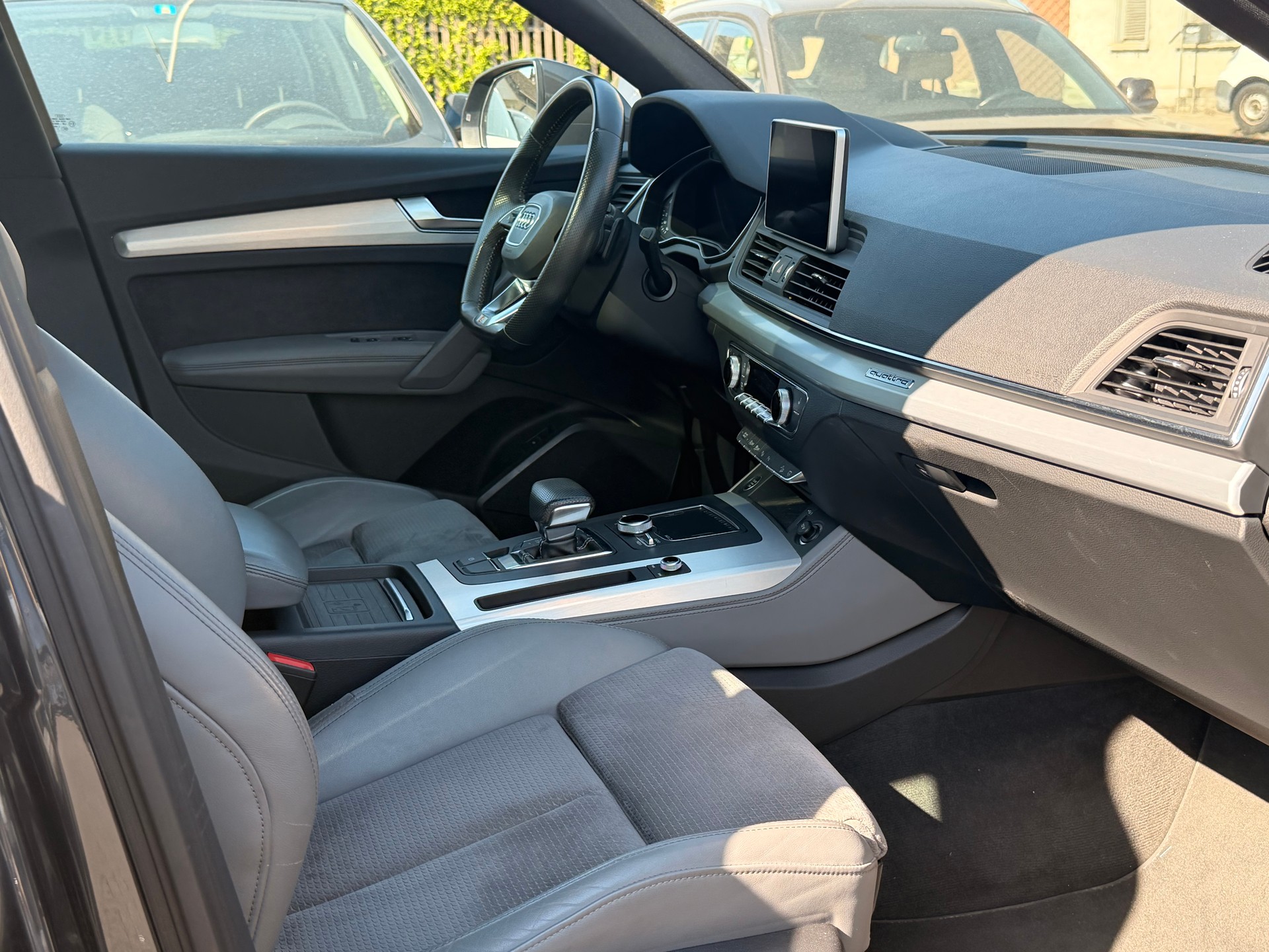 AUDI Q5 2.0 TDI quattro S-tronic S-Line-image-13