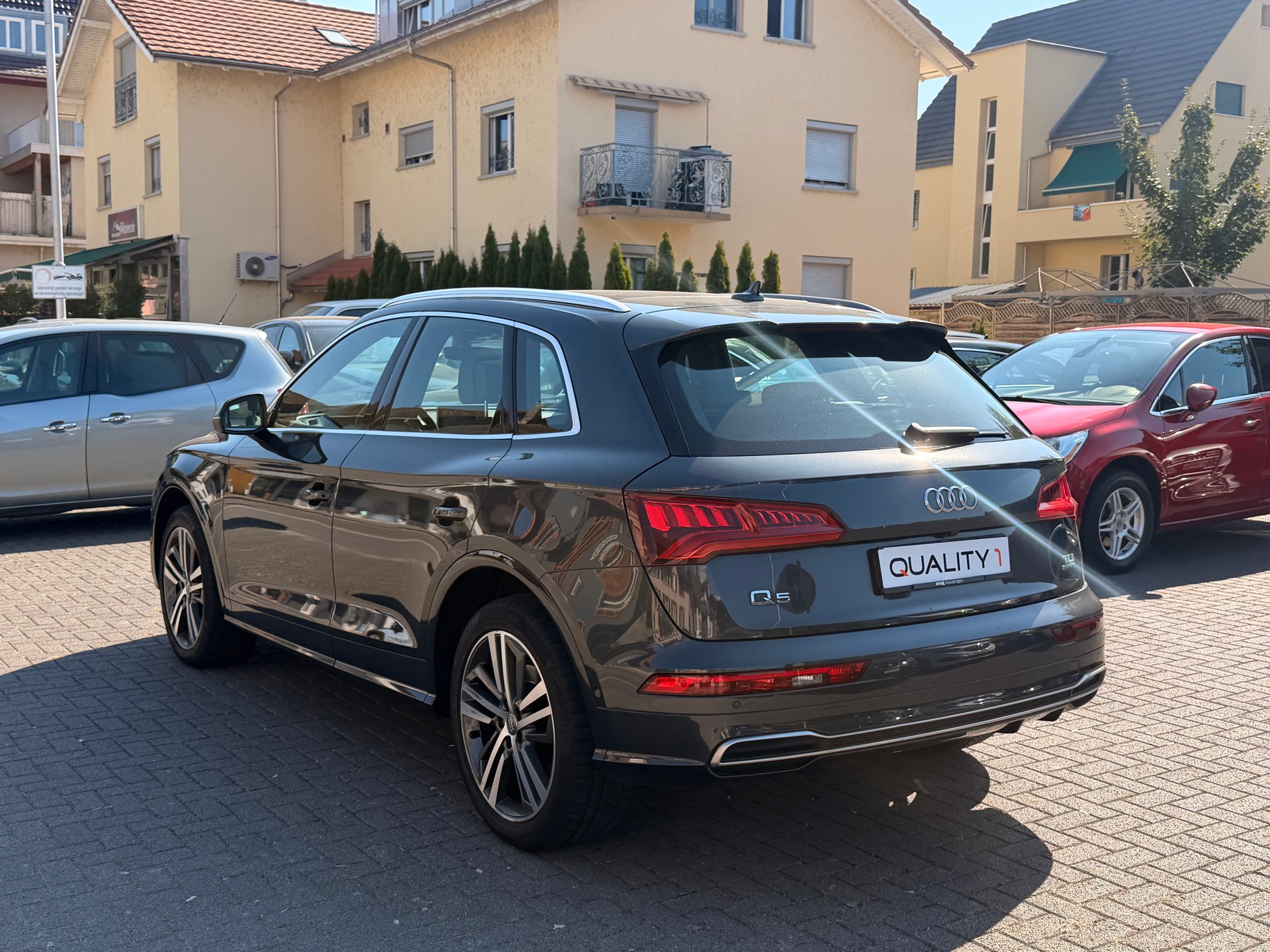 AUDI Q5 2.0 TDI quattro S-tronic S-Line-image-8